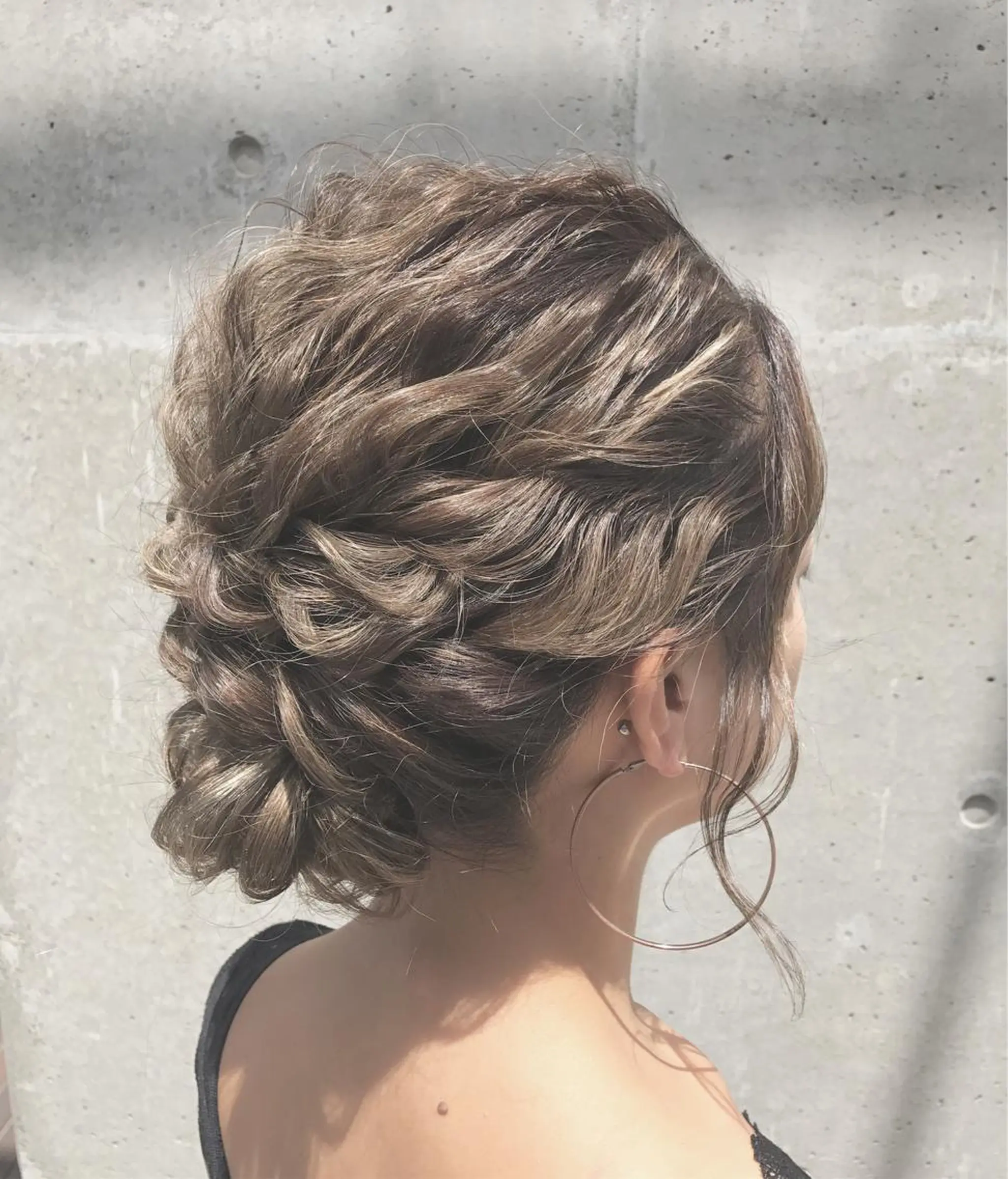 ミディアム カラー ヘアアレンジ バレイヤージュ ブリーチ デザインカラー ハイライトカラー インナーカラー ハリウッドブロウ LAID BACKの眉毛・アイブロウイメージ