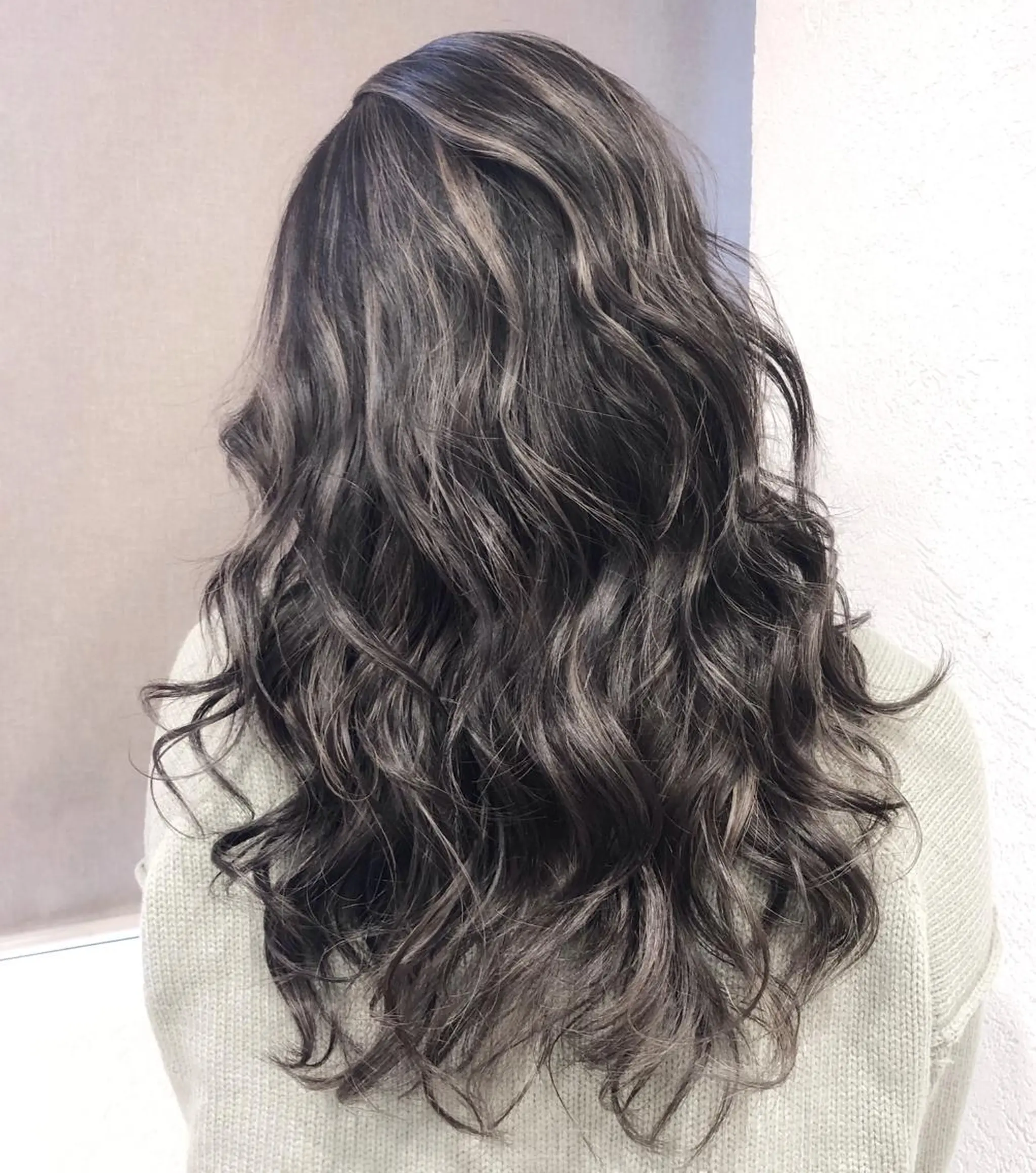 ロング カラー ハイライトカラー 3Dハイライト ハイライト biscohair 髪にドラマを。のヘアスタイル