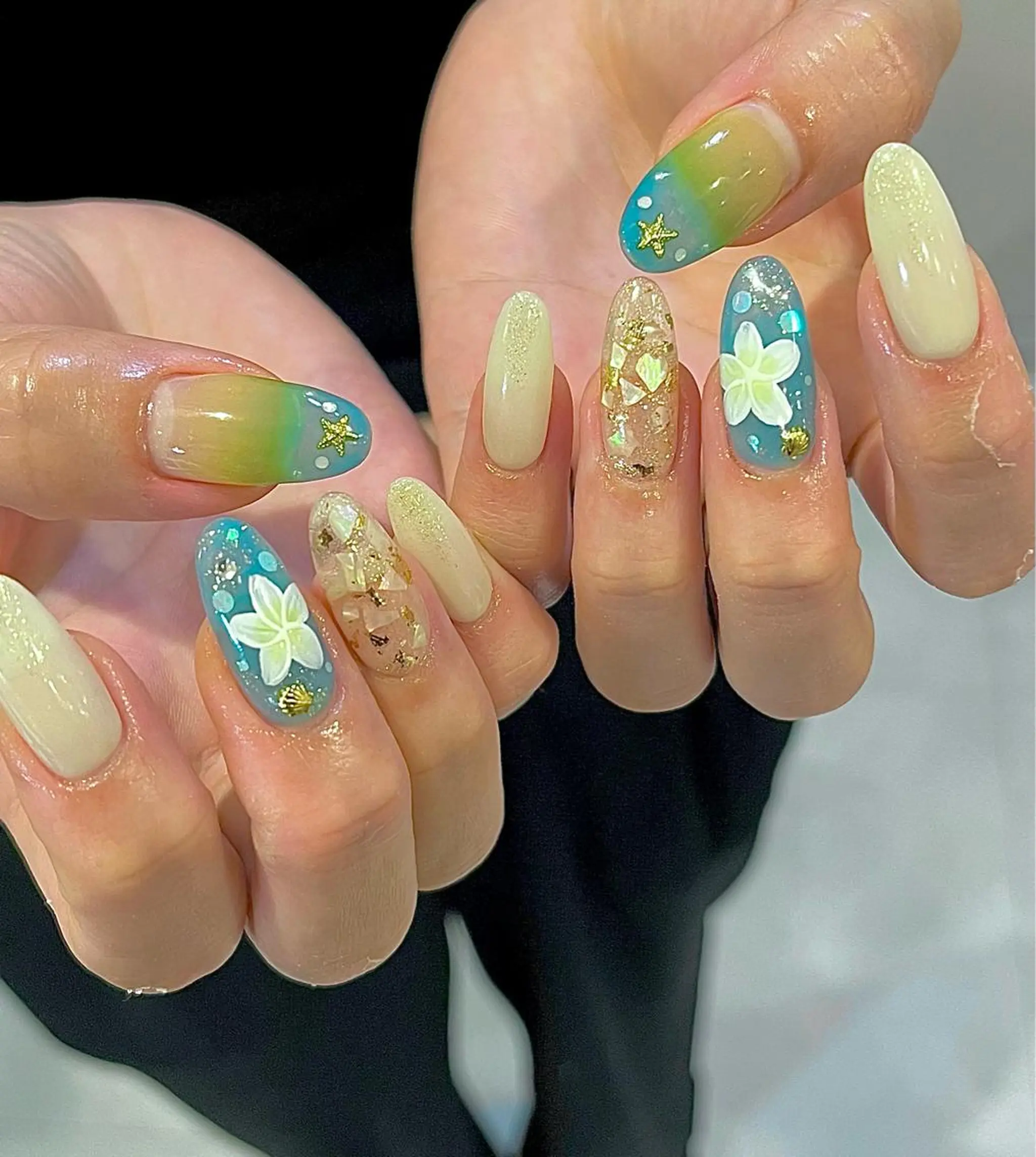 ネイル フラワーネイル グラデーション キラキラネイル 春ネイル 夏ネイル para ☀︎ sol by BECK所属・Para Sol nail　Maoのネイルデザイン