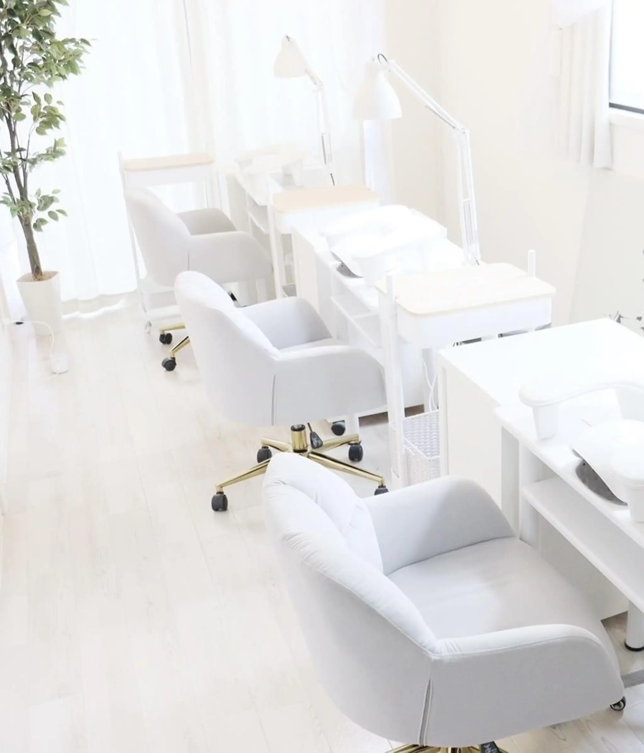 ネイル フットネイル 𝐖 𝐚 𝐤 𝐚 𝐧 𝐚🐾のネイルデザイン