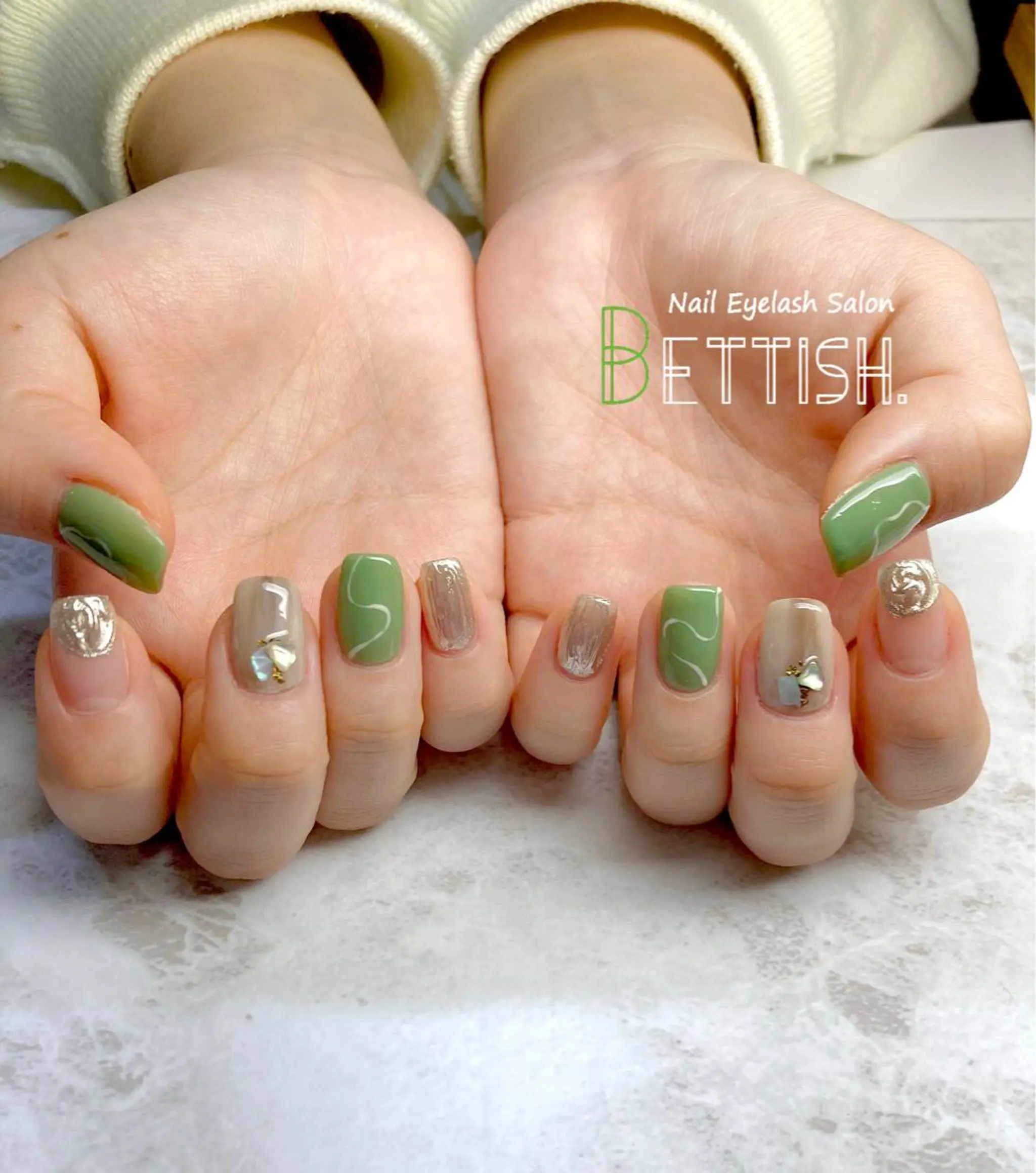 ネイル グリーン ミラーネイル ニュアンスネイル ハンドネイル BETTISH. KUMIKO☺︎︎のネイルデザイン