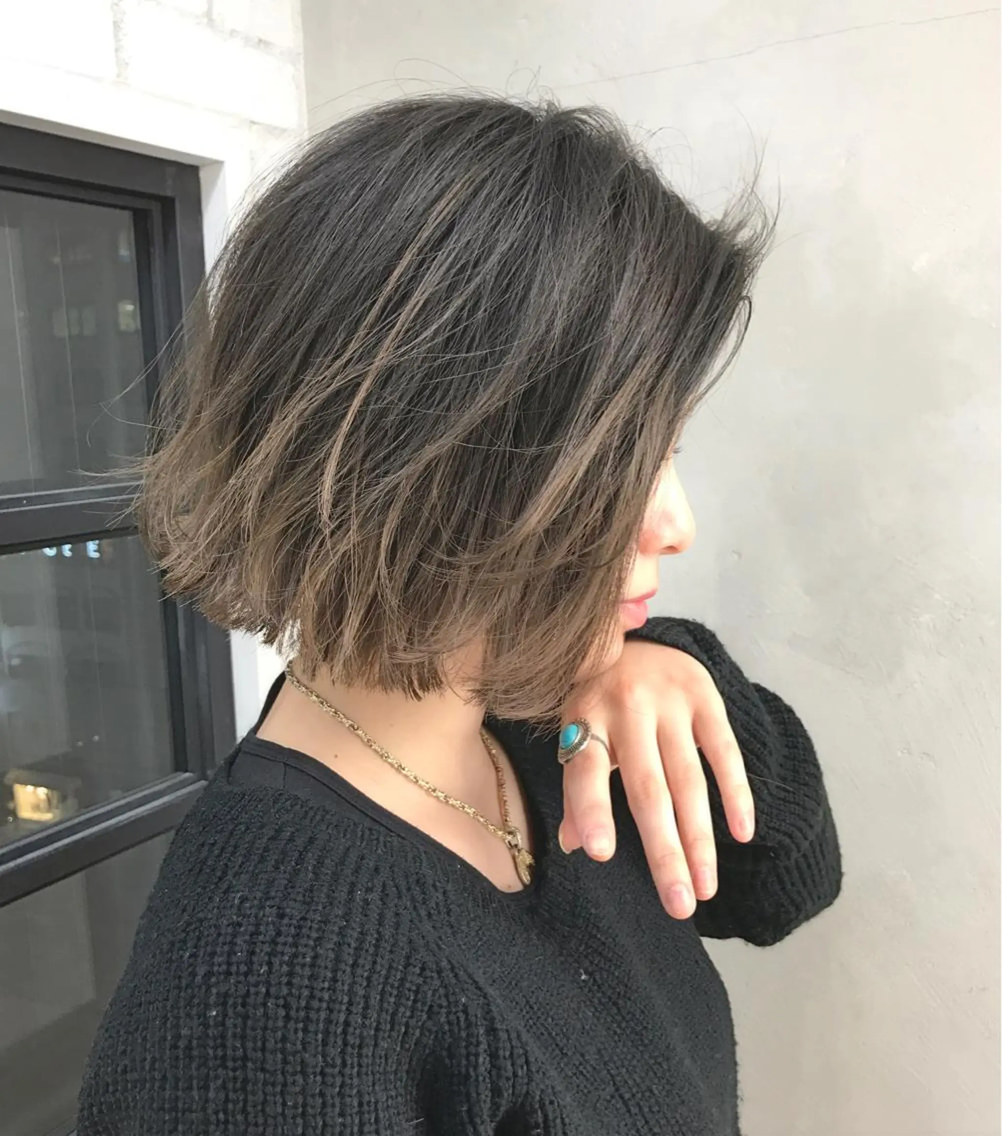 ショート ハイライト TOMOYAレイヤー ブリーチ縮毛矯正のヘアスタイル