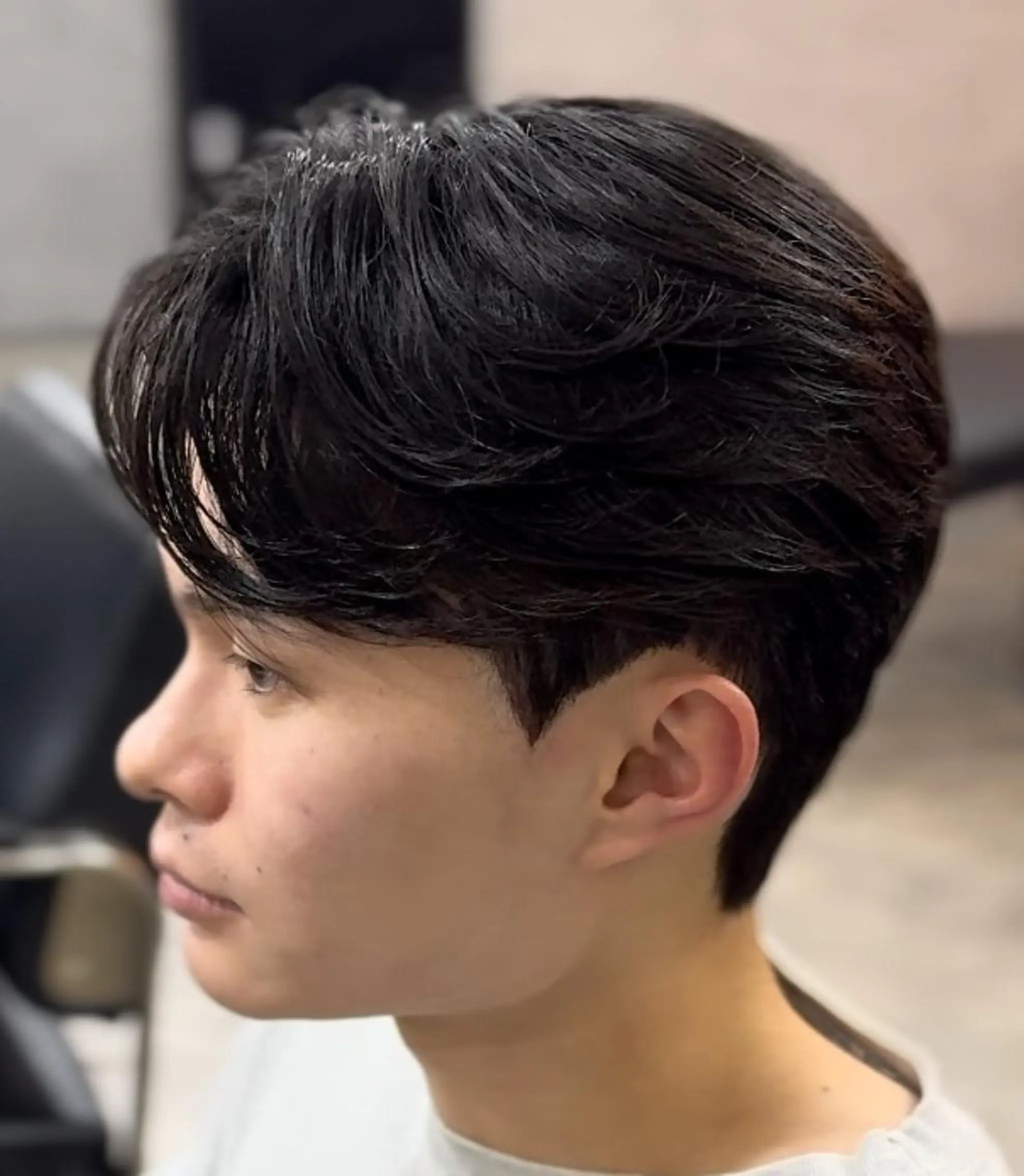 ショート カラー パーマ メンズ センターパート ダウンパーマ カルマパーマ メンズパーマ ニュアンスパーマ カット パーマ トリートメント ヘアセット Men's Eir Kodamaのヘアスタイル