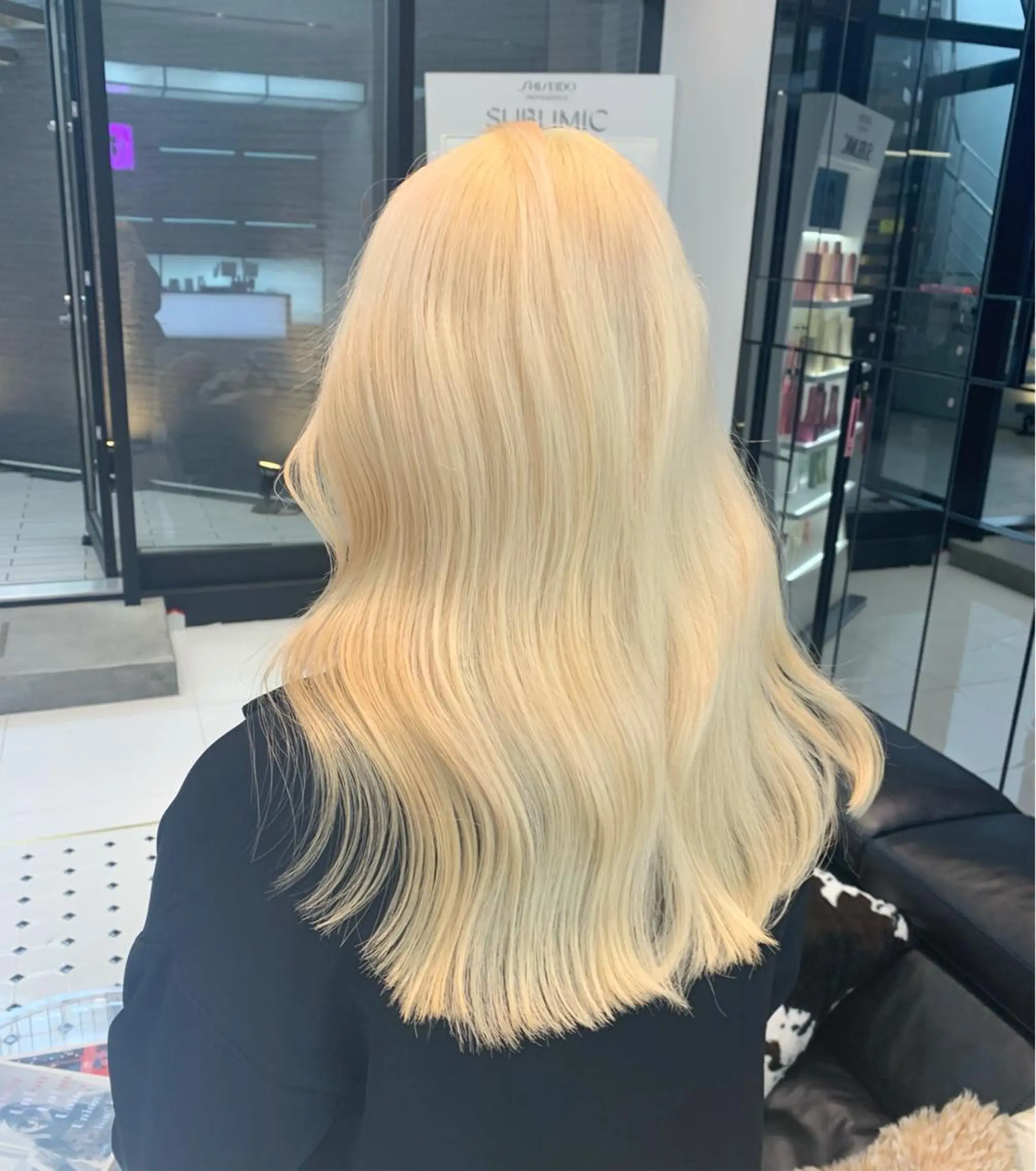 ロング カラー ヘアアレンジ 抜きっぱなしブロンド ハッシュカット/ 韓国ヘア☽⋰mahoのヘアスタイル