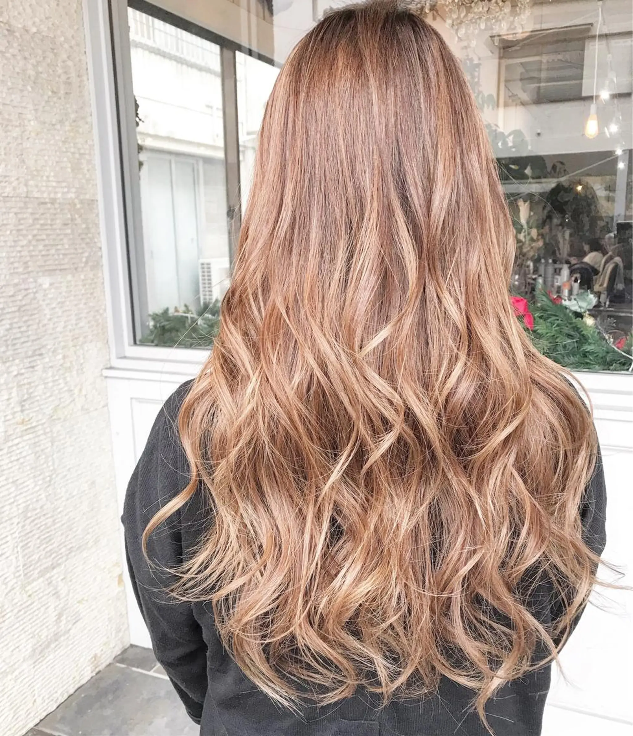 ロング カラー ヘアアレンジ お団子ヘア 切りっぱなしボブ バレイヤージュ ブリーチ デザインカラー Mariana/ 鶴原-ハイライトのヘアスタイル