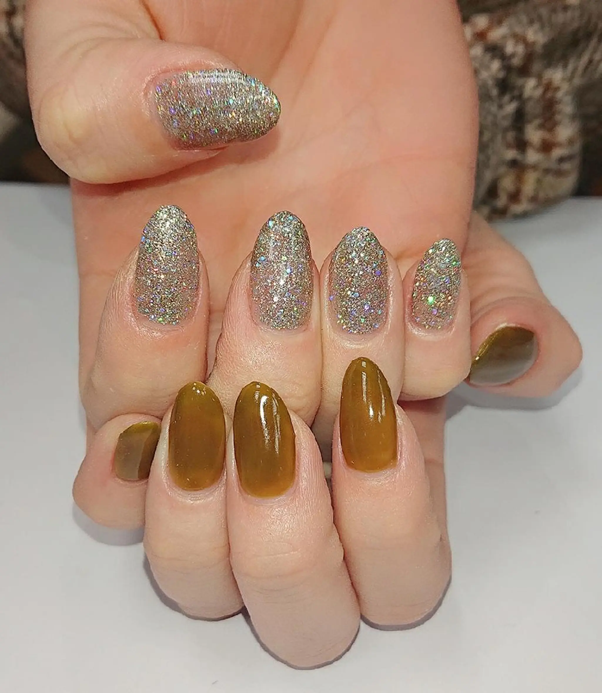 ネイル ラメ(グリッター) シルバー 🍒当日もOK🍒 𝑳𝑼𝑵𝑨花井のネイルデザイン