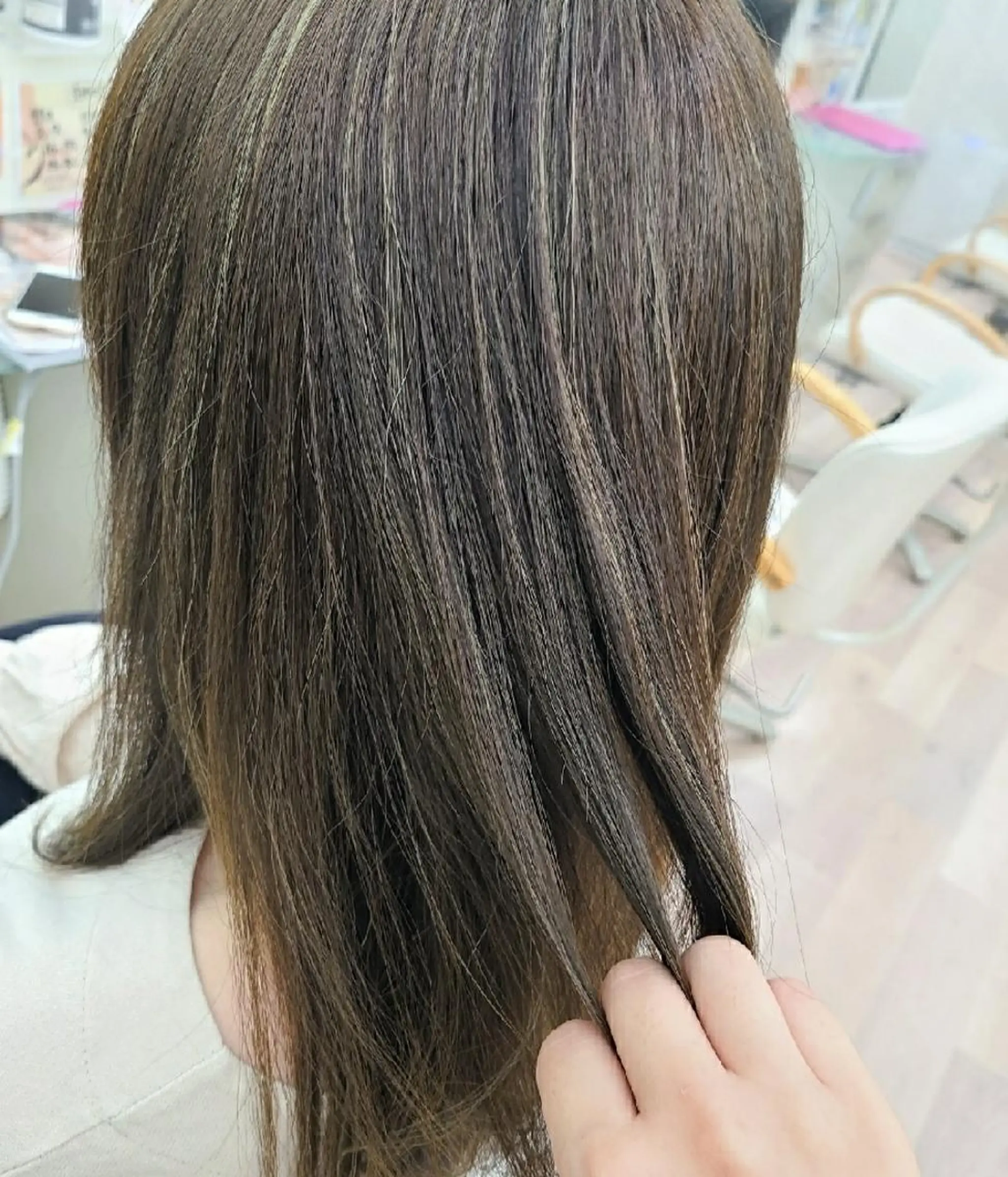 ロング カラー アッシュ ハイライトカラー ハイライト 関口 友菜のヘアスタイル