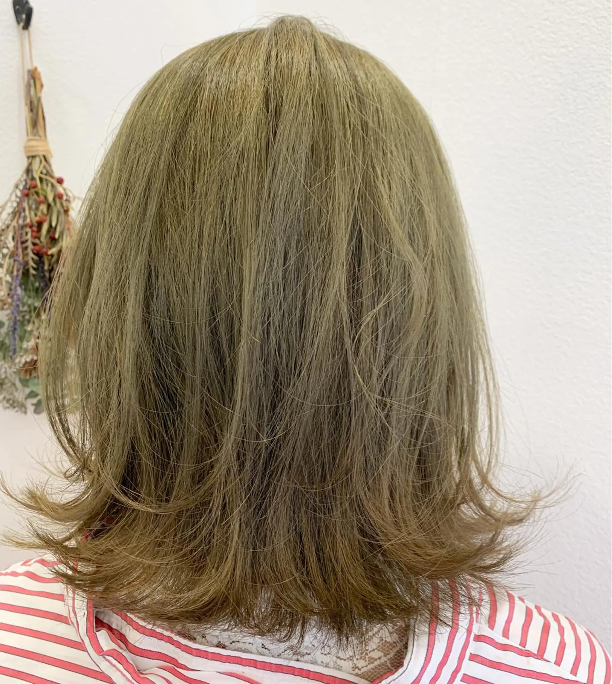 ミディアム カラー ブリーチ カット フジノ マホのヘアスタイル