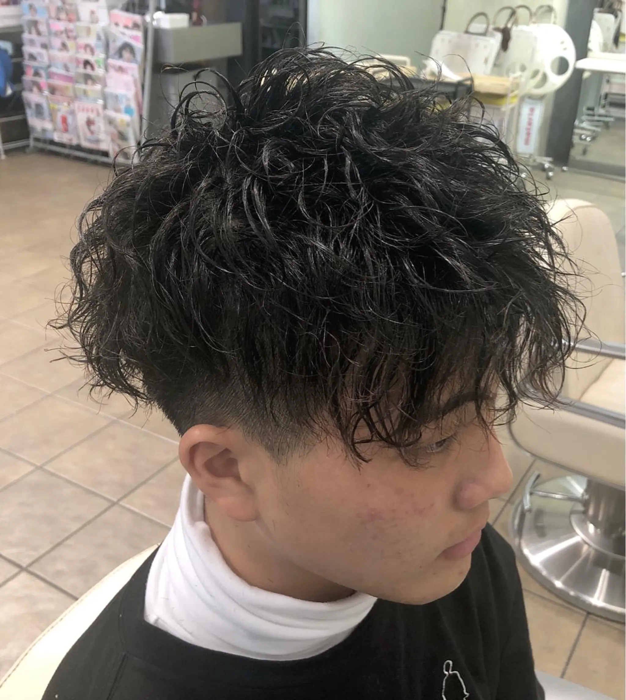 パーマ メンズ メンズ レイヤー ウルフ 弓木啓輔のヘアスタイル