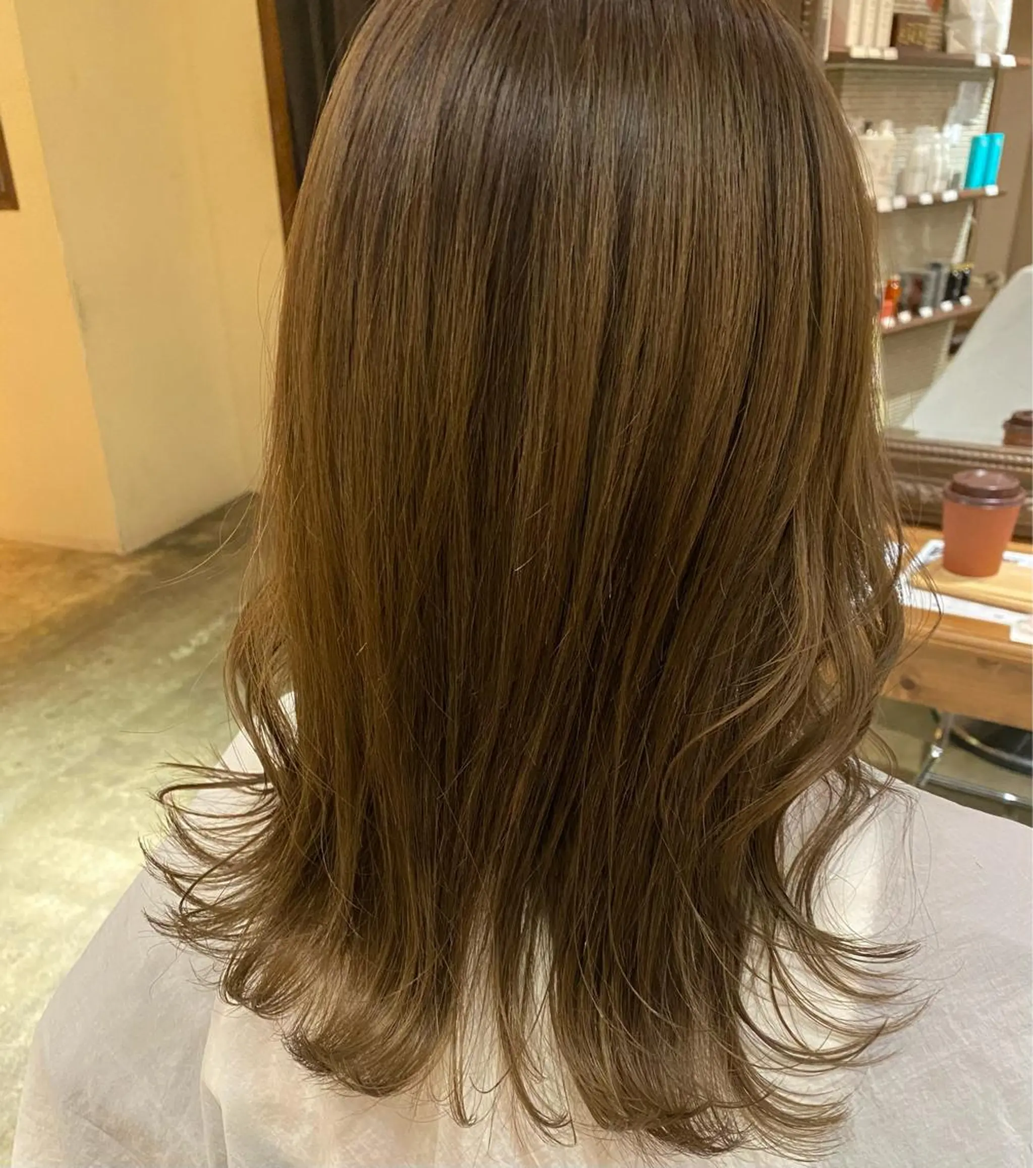 セミロング ブリーチなしカラー/ 顔周りレイヤーカットのヘアスタイル