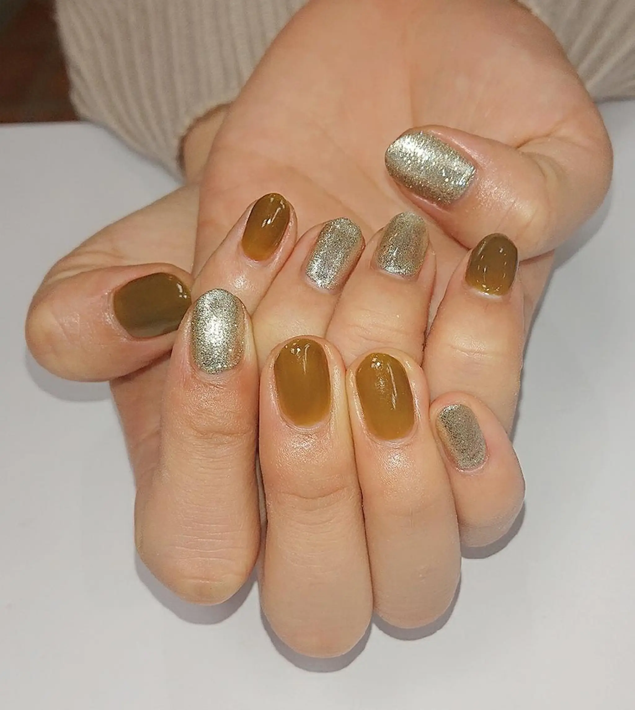 ネイル ゴールド 🍒当日もOK🍒 𝑳𝑼𝑵𝑨花井のネイルデザイン