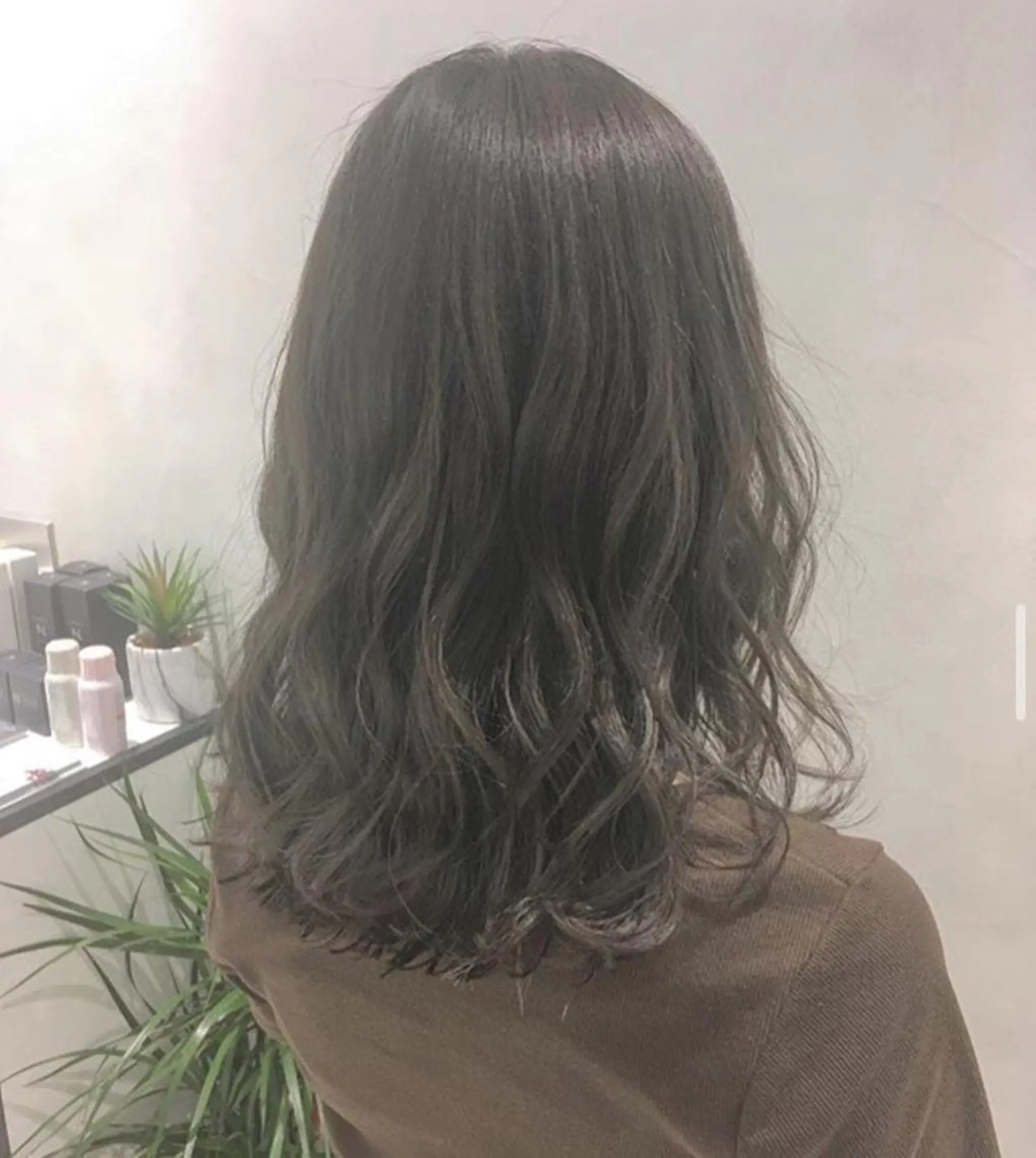 セミロング カラー ヘアアレンジ アッシュ ブリーチ ココアグレージュ グレージュ ハイトーンカラー エグチ アキラのヘアスタイル