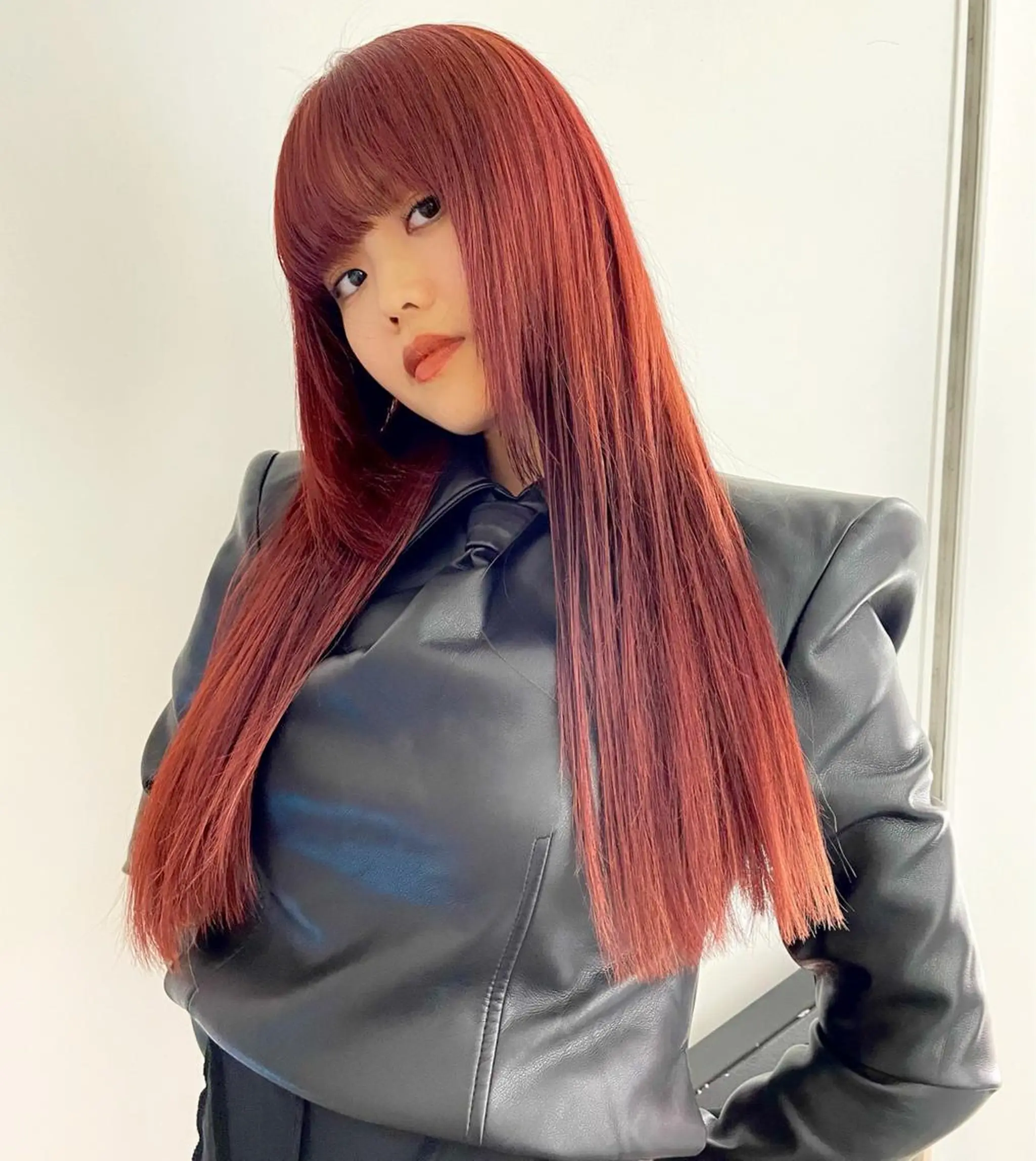 セミロング カラー レッドカラー ヘアカラー hair&nail ☯️アイリ☯️のネイルデザイン