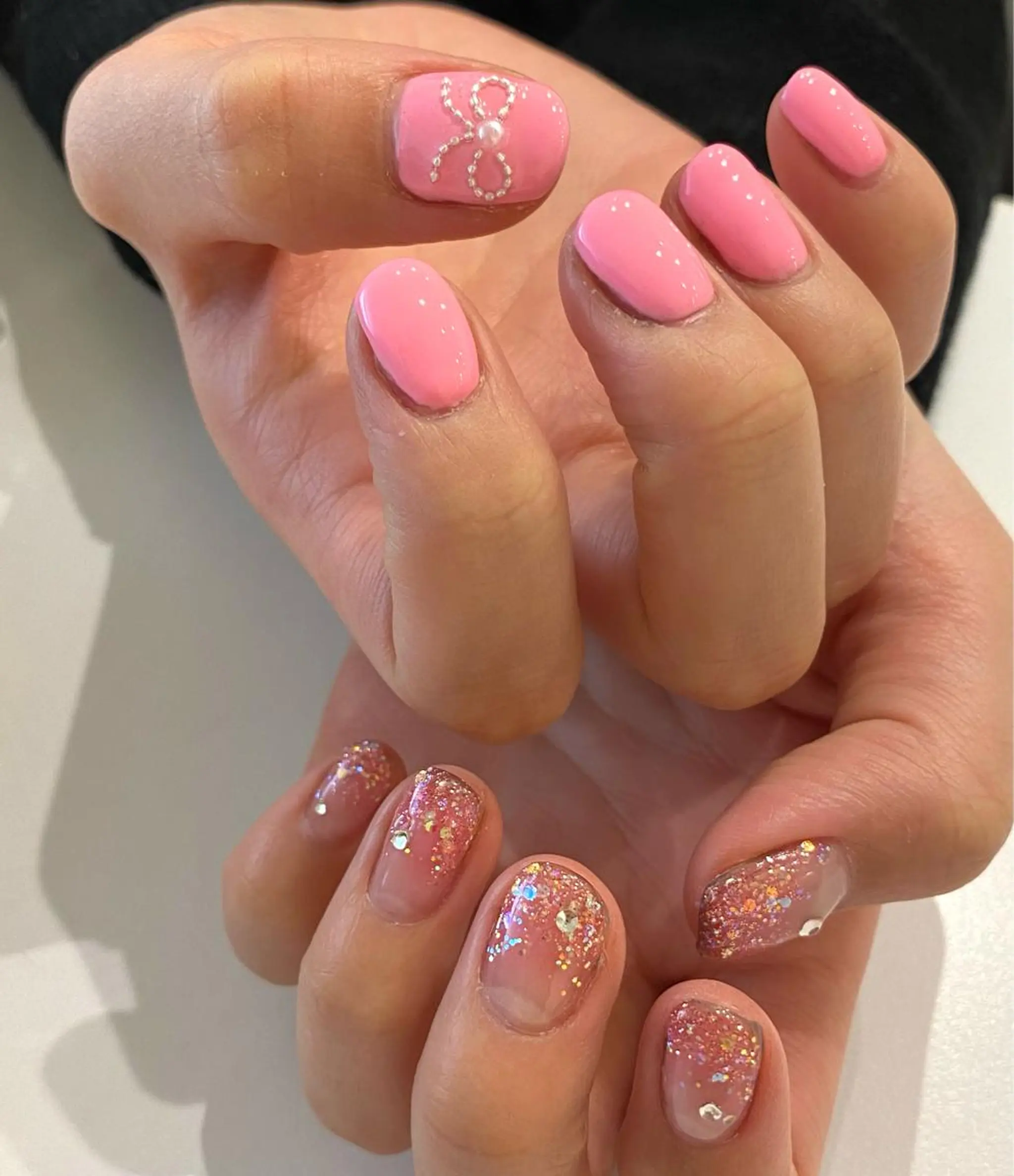 ネイル キラキラネイル ピンク リボン ハンドネイル Ann. nail.tokyo所属・Ann nailのネイルデザイン