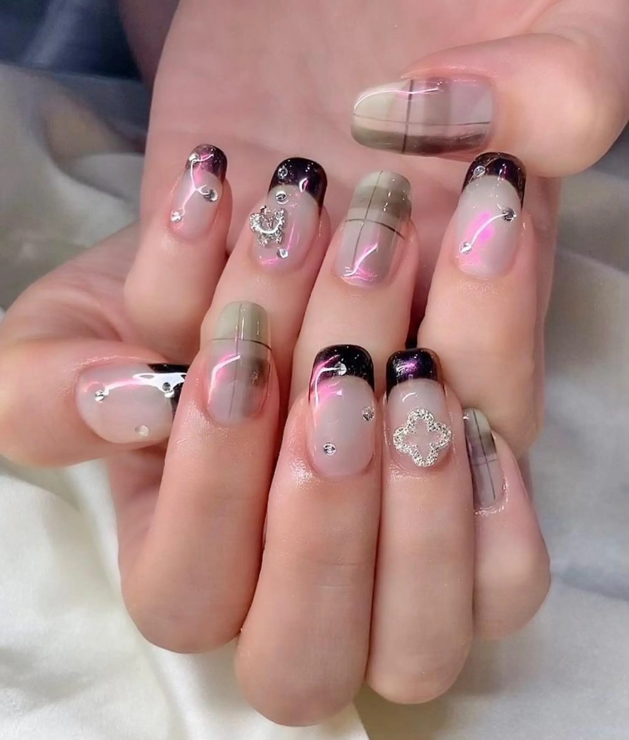 ネイル マツエク・マツパ アイブロウ 韓国風マツエク パリジェンヌラッシュリフト まつげパーマ 長さ出し フレンチネイル ハンドネイル Nail&eye Belire 新宿のネイルデザイン