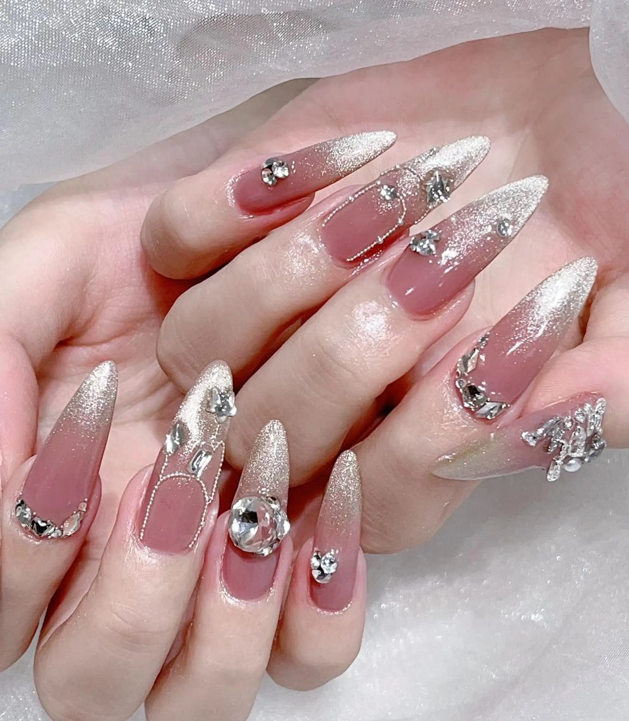 ネイル ハンドネイル Queens PUPUのネイルデザイン