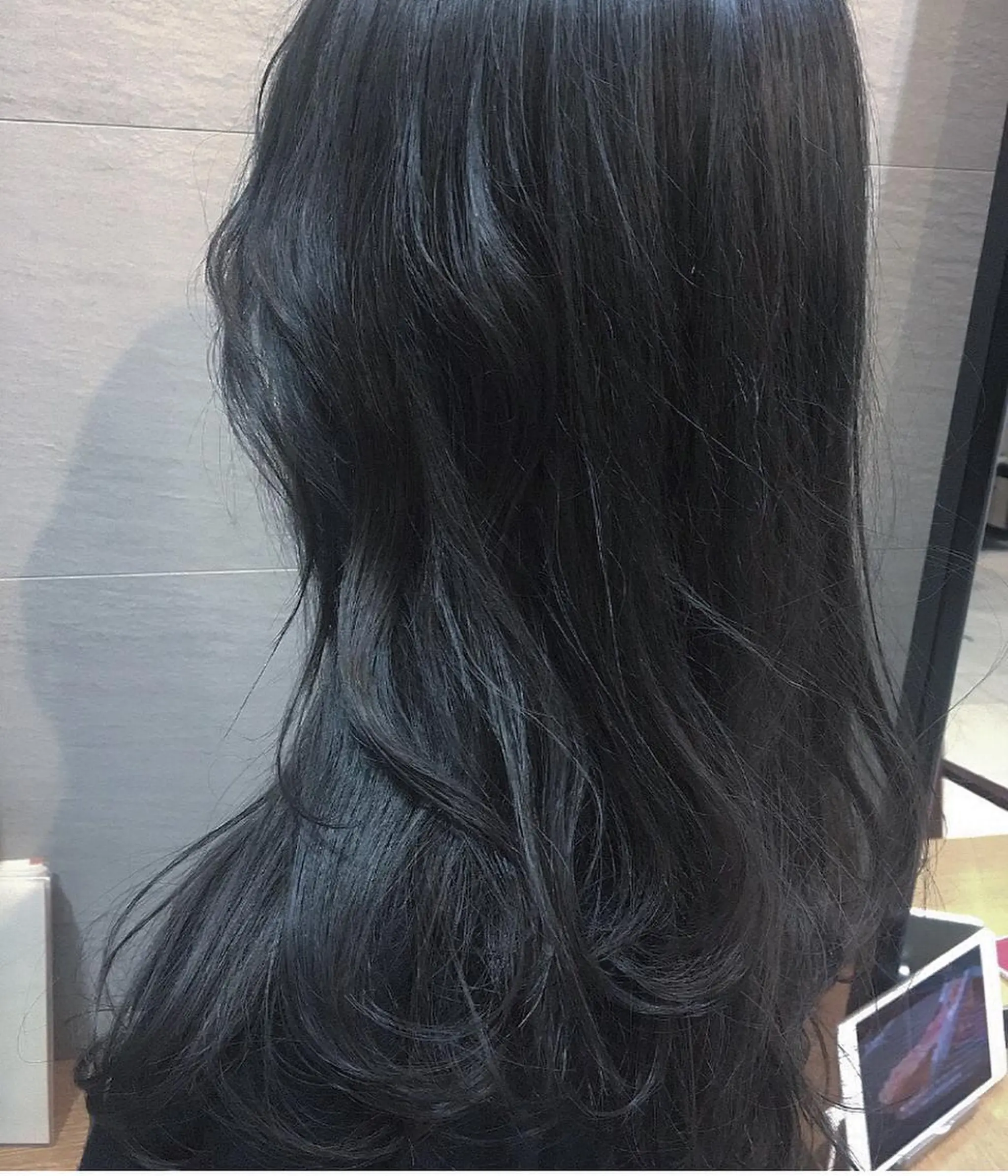 セミロング カラー ブリーチ ブルーカラー 透明感カラー ブリーチなしカラー ＮＥＷＩ　京橋 【yoko】のヘアスタイル