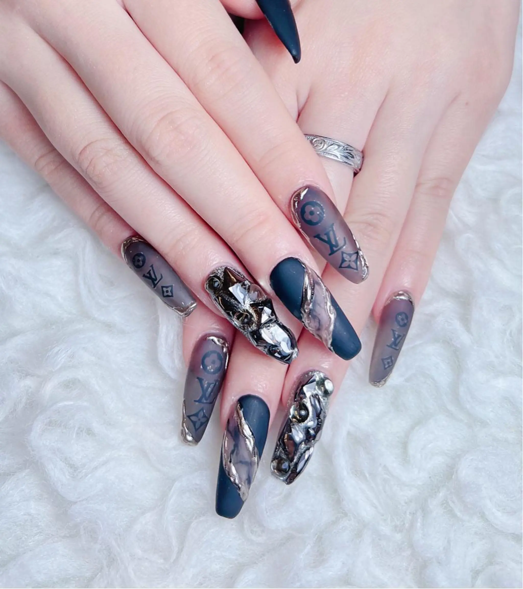 ネイル グラデーション キラキラネイル ミラーネイル スカルプネイル ワンホンネイル ハンドネイル NailPrincess所属・princess スカルプ専門店のネイルデザイン