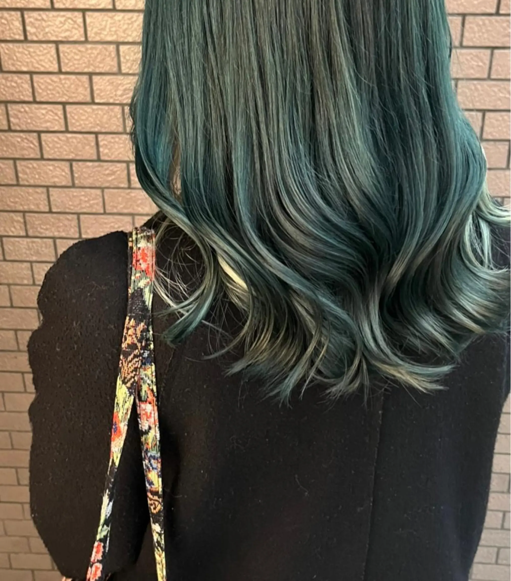 セミロング カラー 艶髪/ハイトーン/ ヘアセット/モエノのヘアスタイル