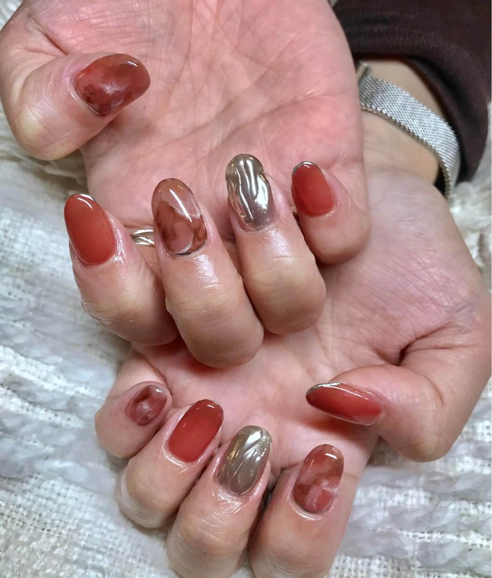 ミディアム カラー パーマ ヘアアレンジ ネイル マツエク・マツパ テラコッタ ミラーネイル nail&eye Aoのマツエク・マツパデザイン