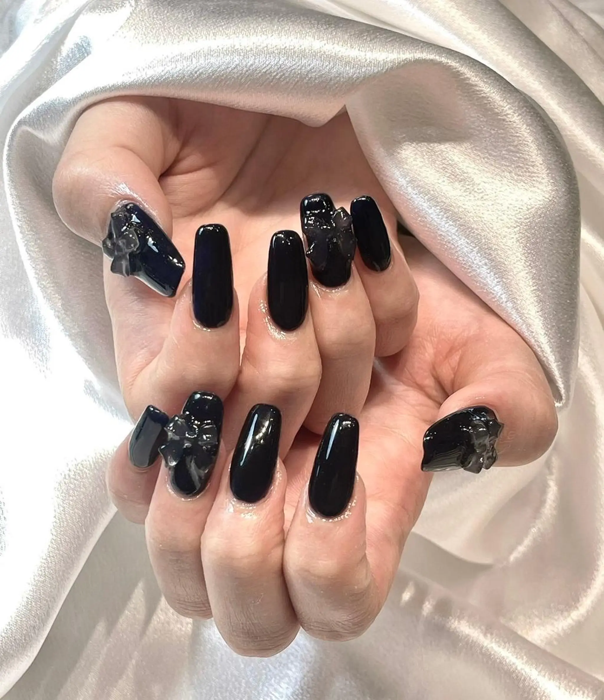 ネイル RAFFINE 月🦋🩵のネイルデザイン