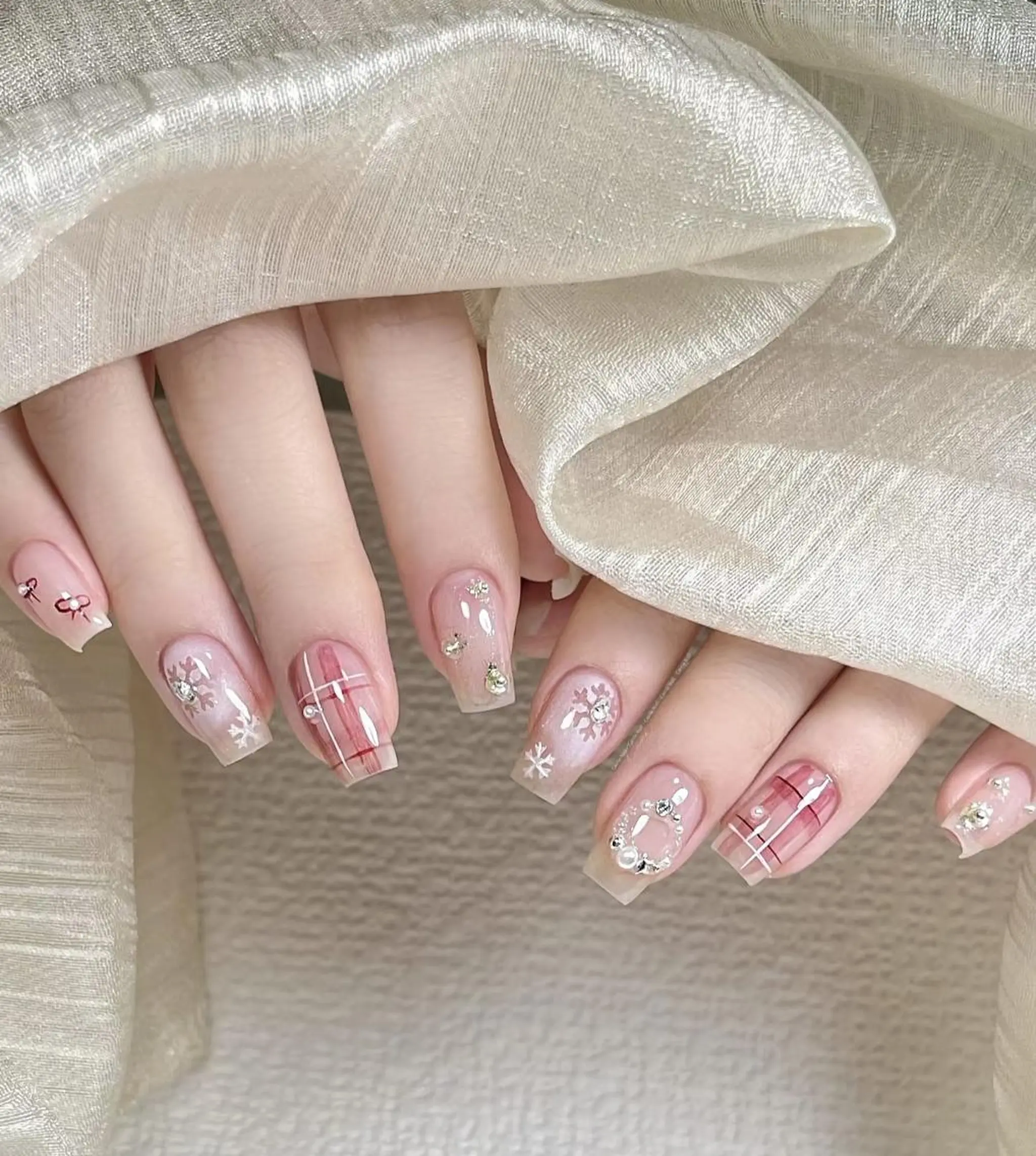 ネイル Demure Amy 銀座店のネイルデザイン