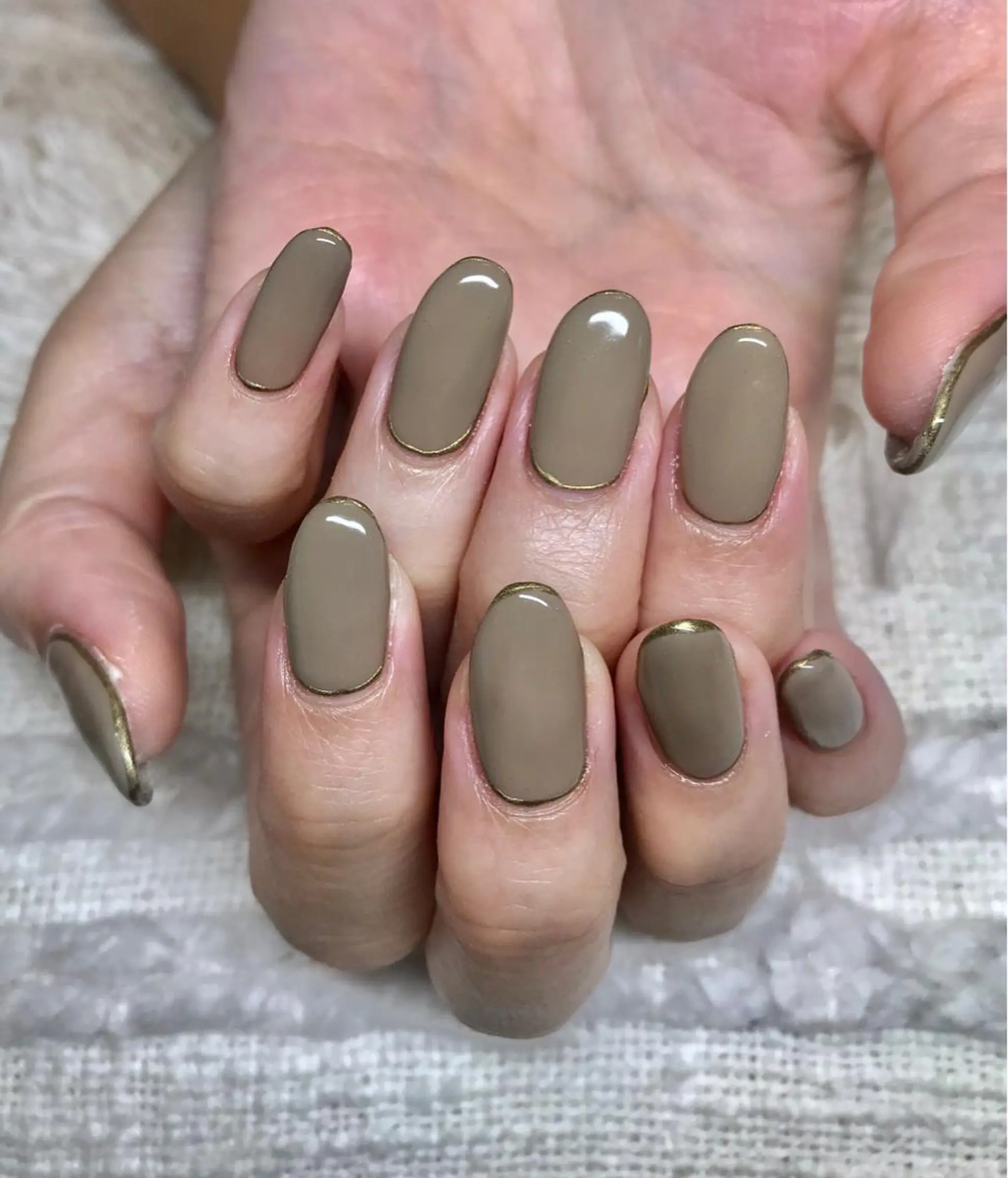 ミディアム パーマ ヘアアレンジ キッズ ネイル マツエク・マツパ ゴールド ハンドネイル ハンドケア nail&eye Aoのマツエク・マツパデザイン