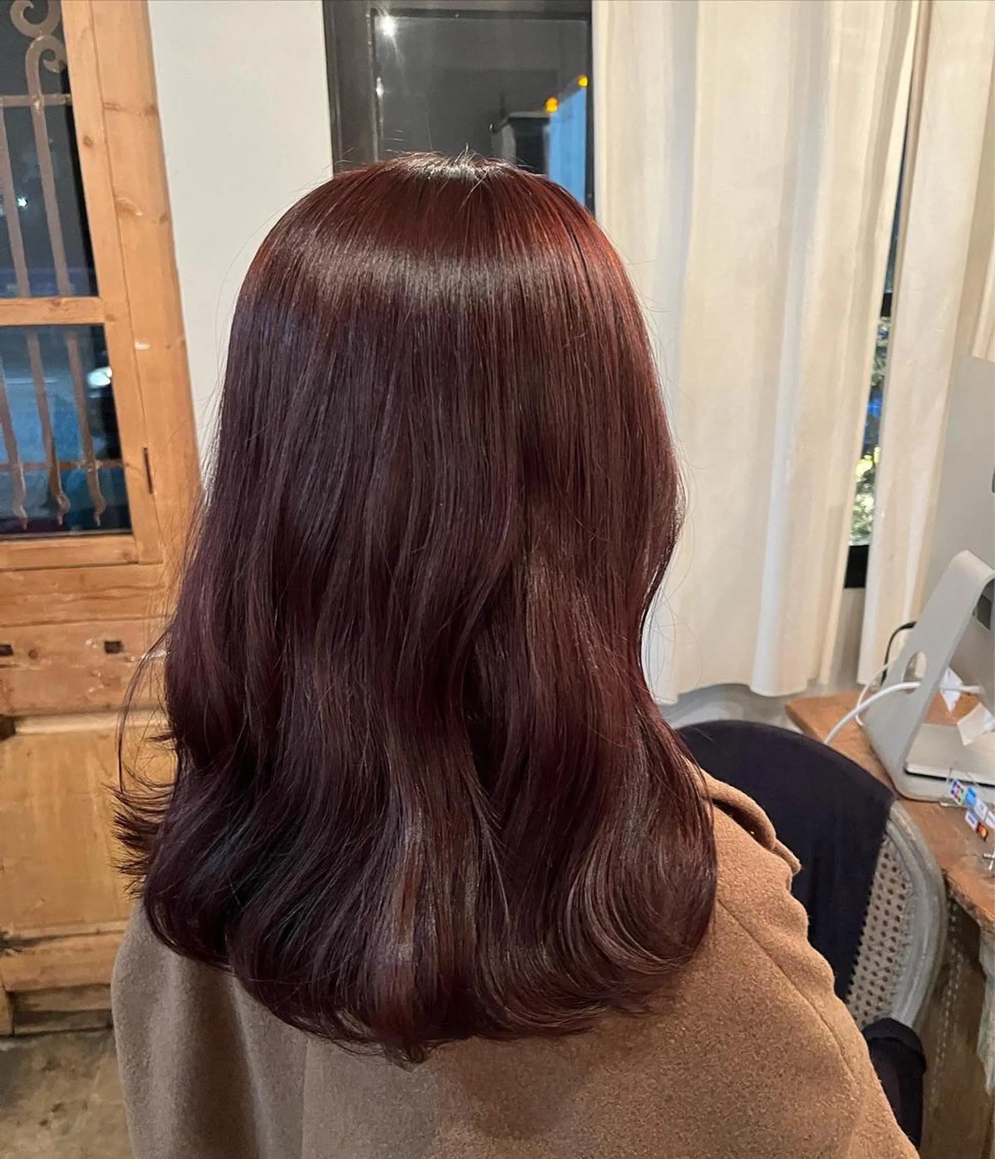 セミロング 藤井 美歩/赤髪のヘアスタイル