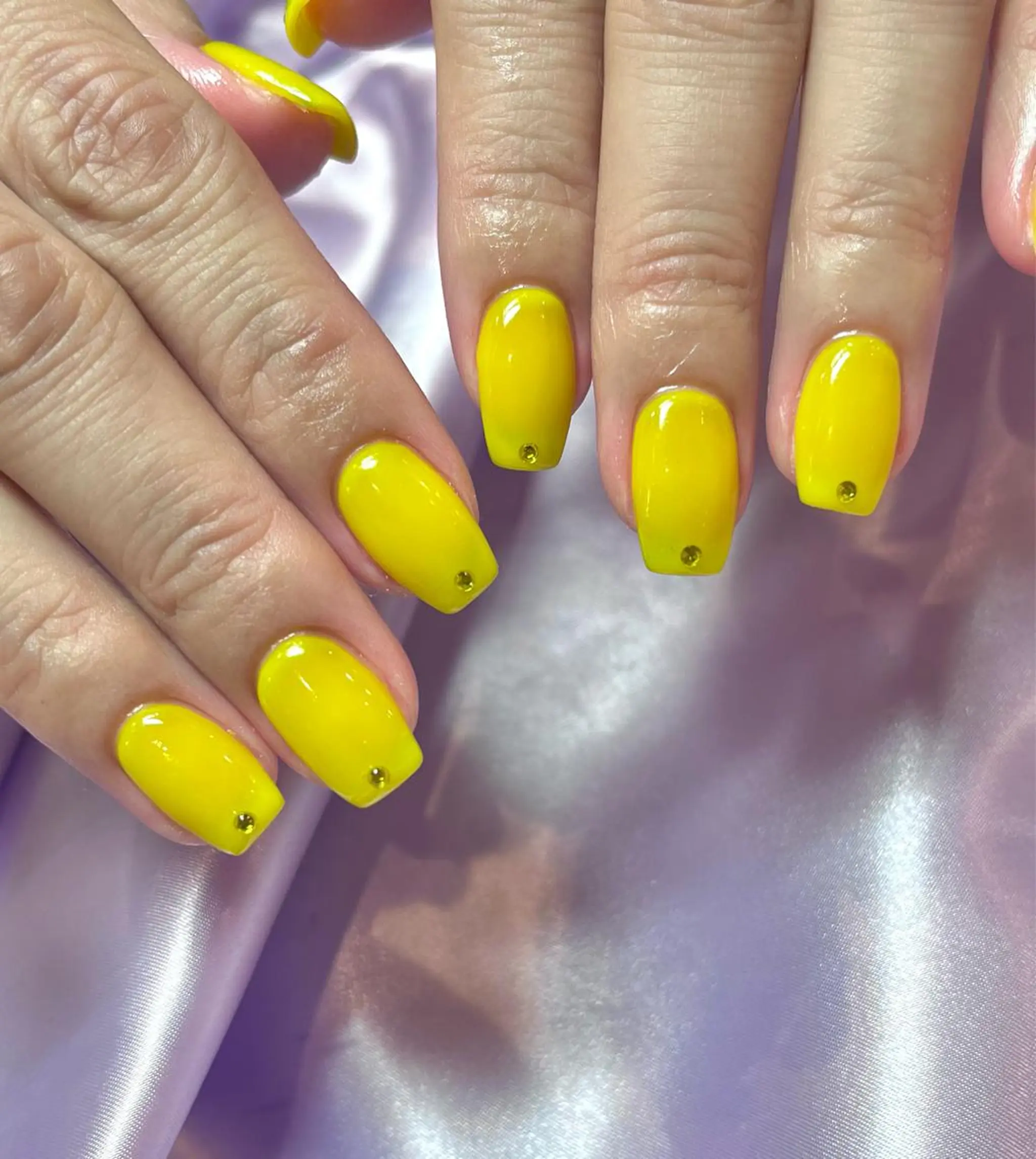 ネイル キラキラネイル 韓国ネイル ワンカラーネイル 春ネイル スクエアネイル ハンドネイル para ☀︎ sol by BECK所属・Para Sol nail　Maoのネイルデザイン