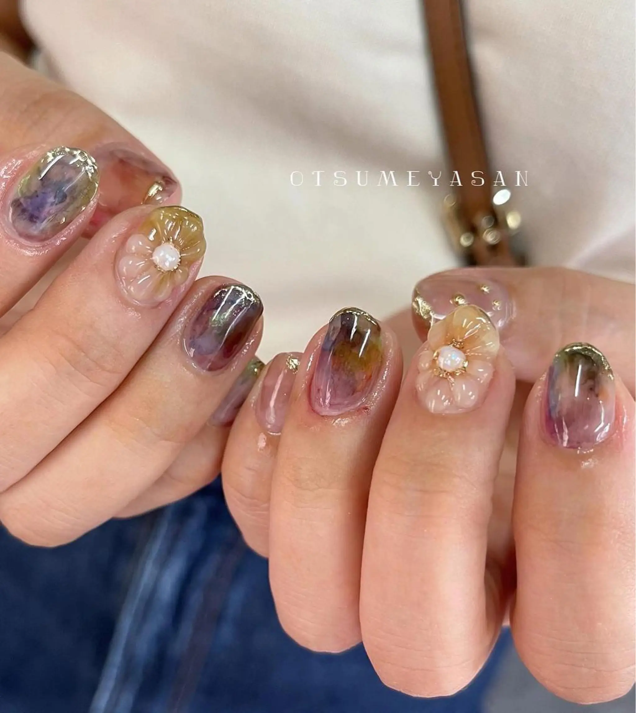 ネイル オーロラネイル フラワーネイル フレンチネイル ゴールド グラデーション otsumeyasan所属・わたなべ ちかのネイルデザイン