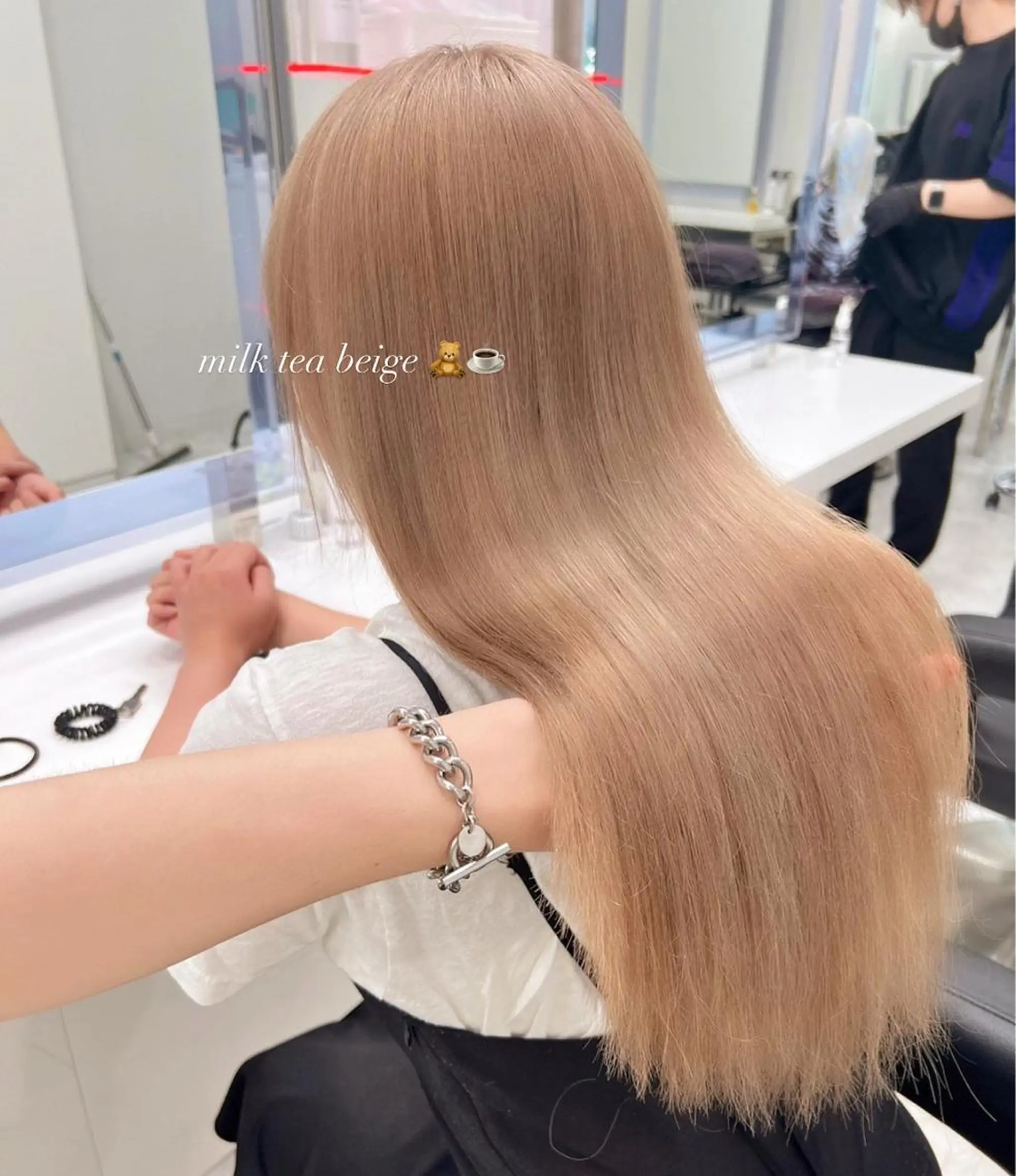 ロング カラー 𝘳𝘺𝘰𝘬𝘢 髪質改善／ブリーチのヘアスタイル