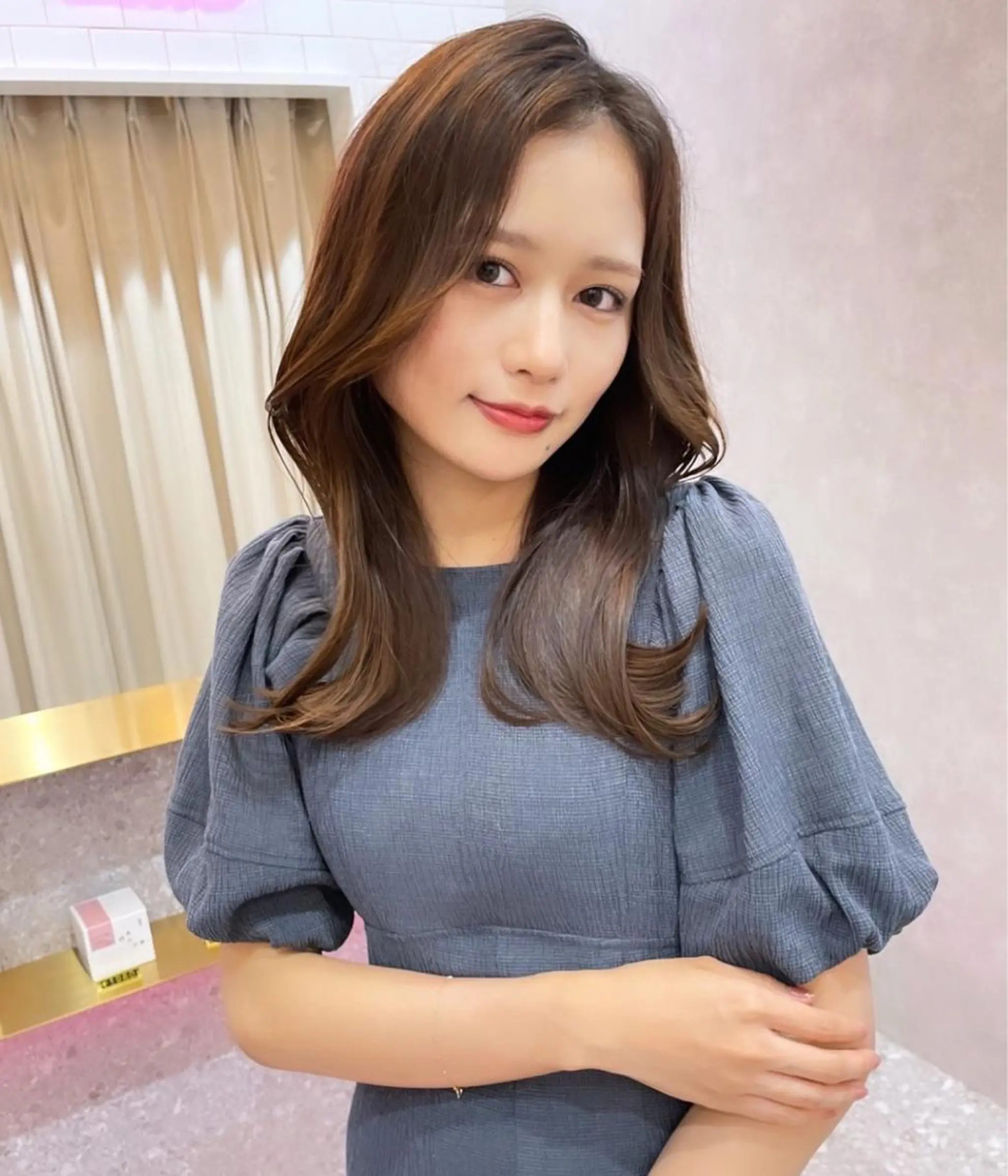 ミディアム カット ヘアカラー rina／ベージュ ワンホン/韓国ヘアのヘアスタイル