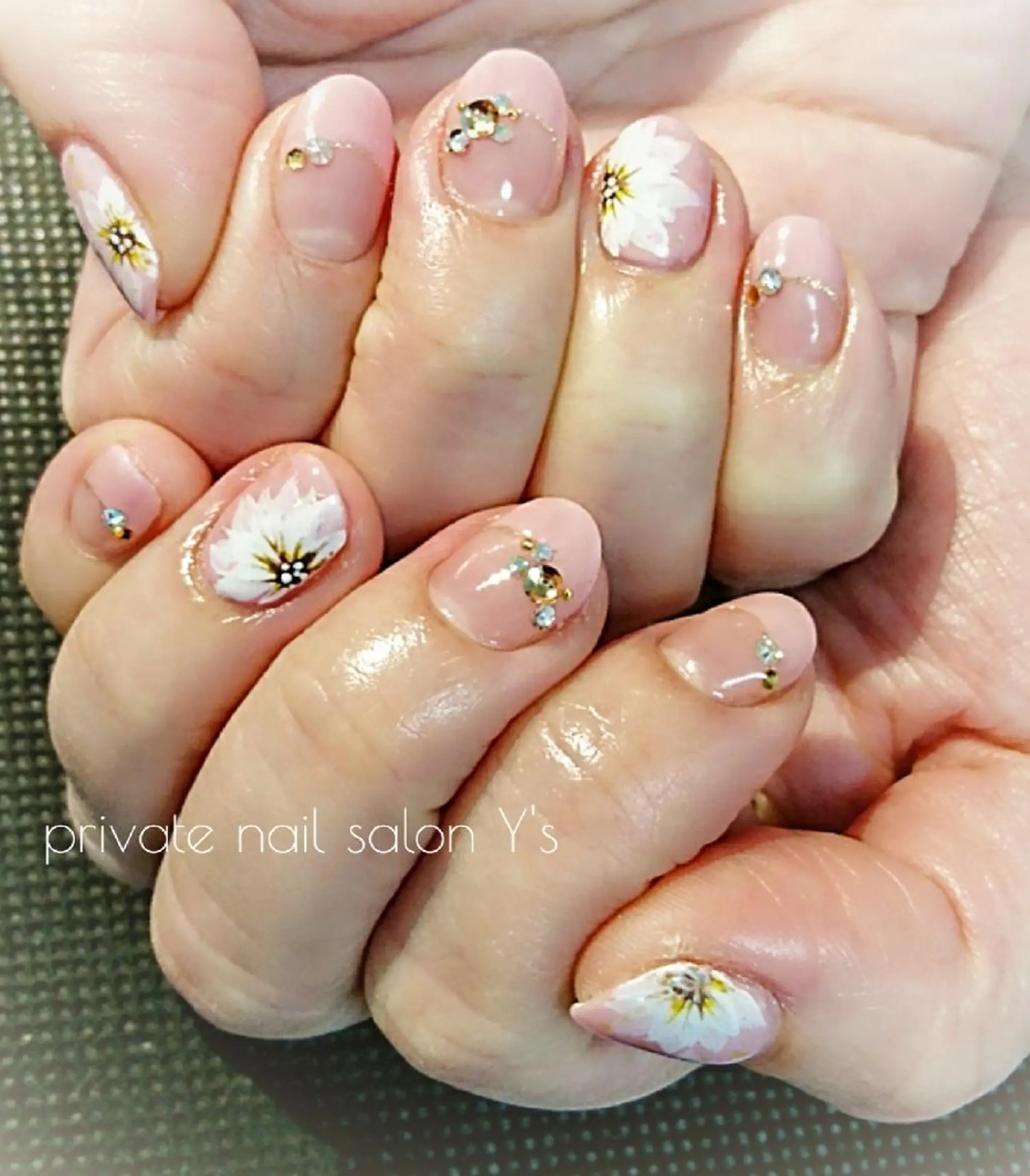 ネイル YUMI NAGAI  のネイルデザイン