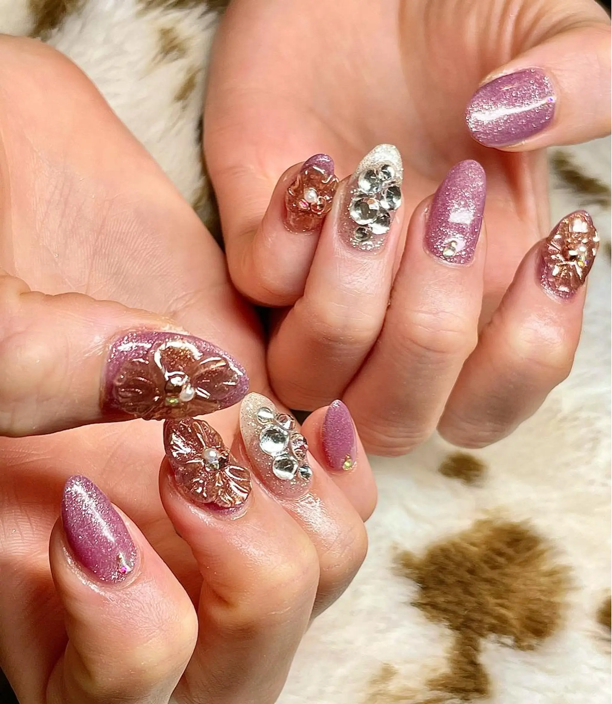 ミディアム カラー パーマ ヘアアレンジ メンズ キッズ ネイル マツエク・マツパ パープルカラー フラワーネイル パープル nail&eye Aoのマツエク・マツパデザイン