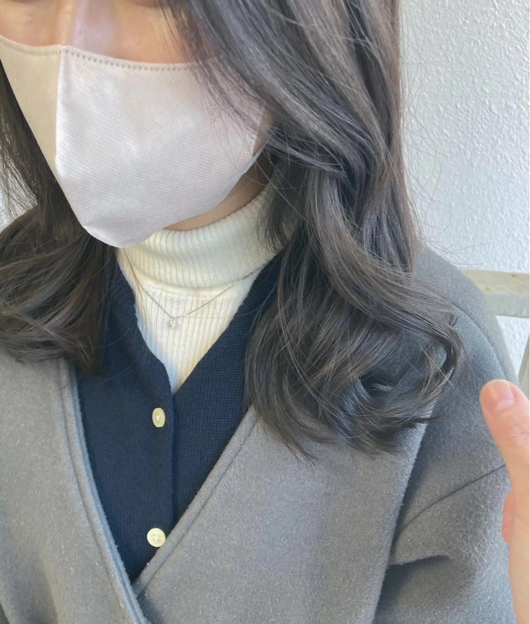 ミディアム アッシュ roka ノゾミのヘアスタイル