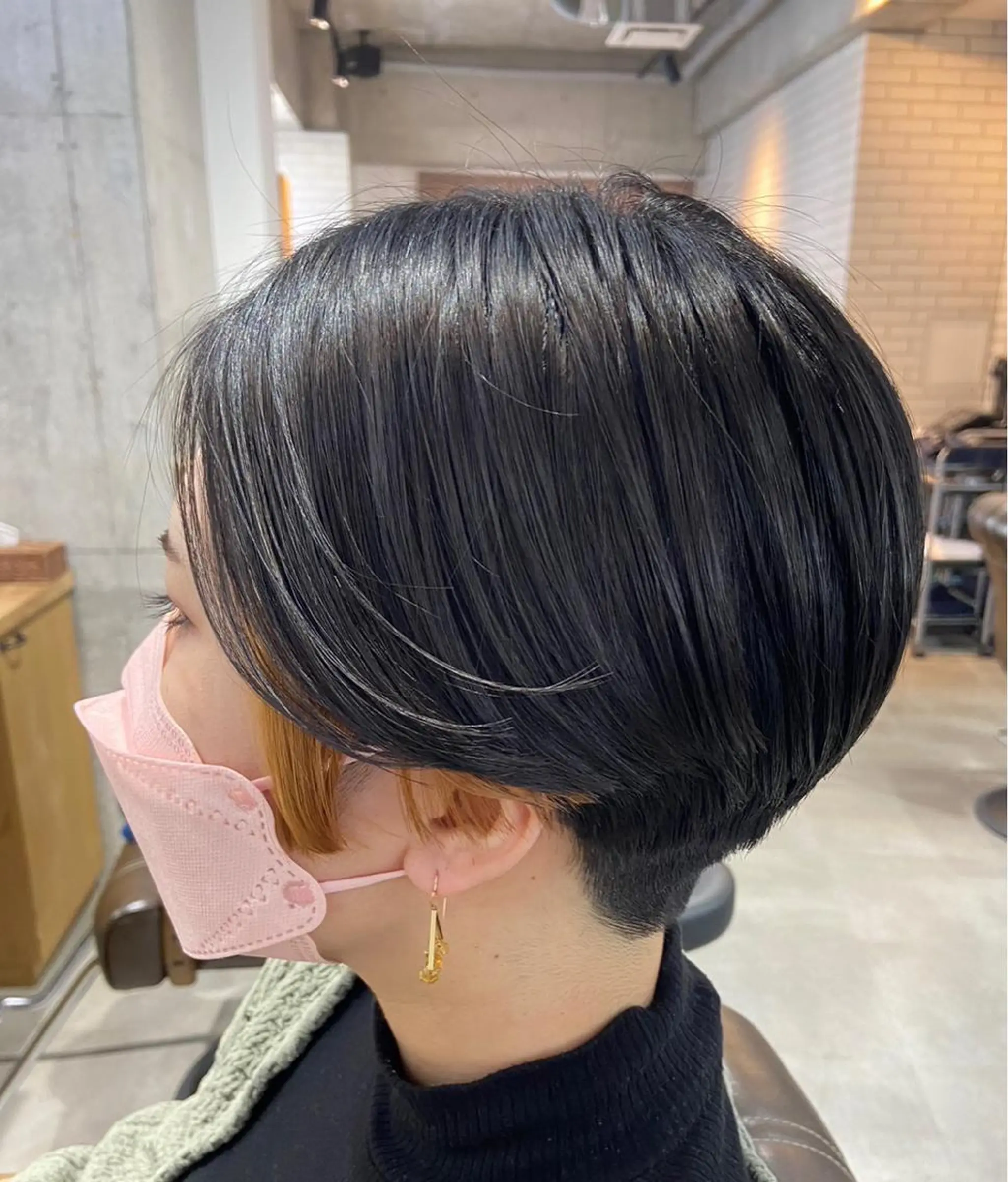ショート カラー イヤリングカラー ショートヘア 安岡美咲✂︎ 艶カラー/髪質改善のヘアスタイル