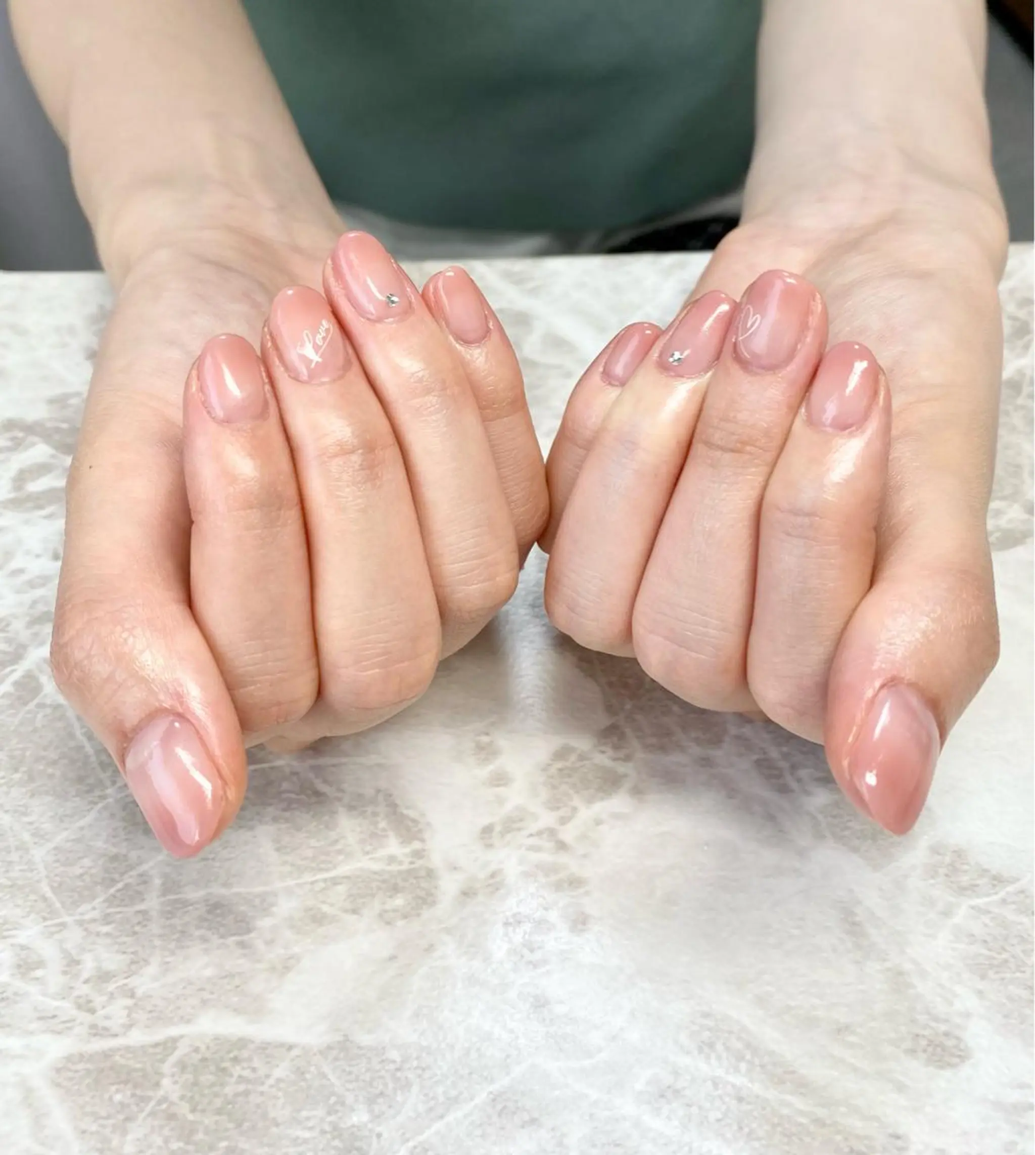 ネイル ストーンネイル ハンドネイル ゆぴねいる所属・ゆぴねいる yupinailのネイルデザイン