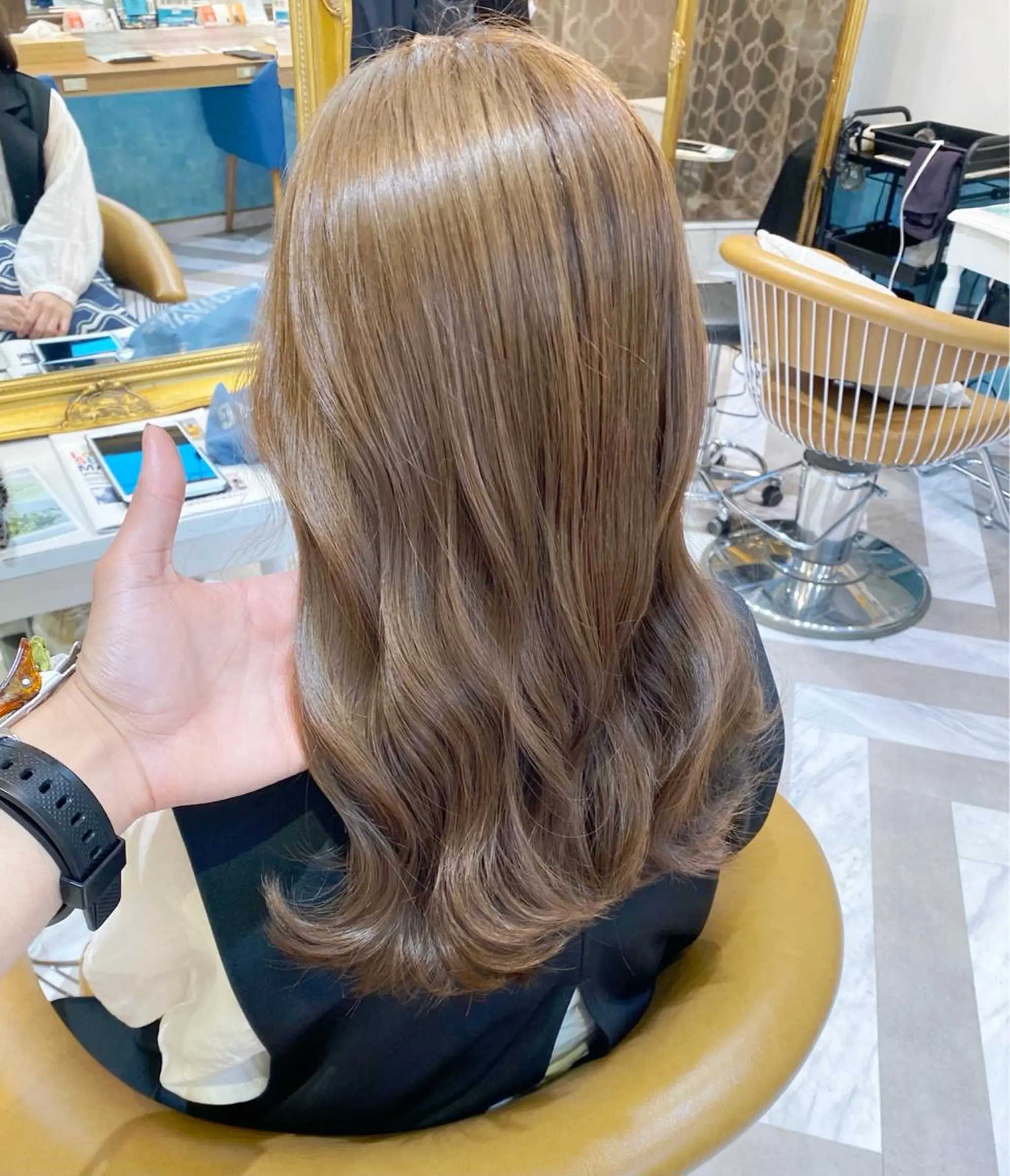 ミディアム カラー ヘアカラー トリートメント レイヤーカット /透明感カラー西田のヘアスタイル