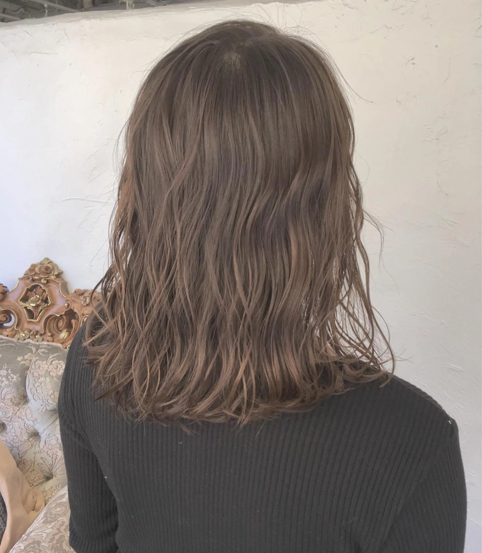 セミロング カラー ヘアアレンジ アッシュ ベージュカラー ブリーチ ブリーチなしカラー エグチ アキラのヘアスタイル