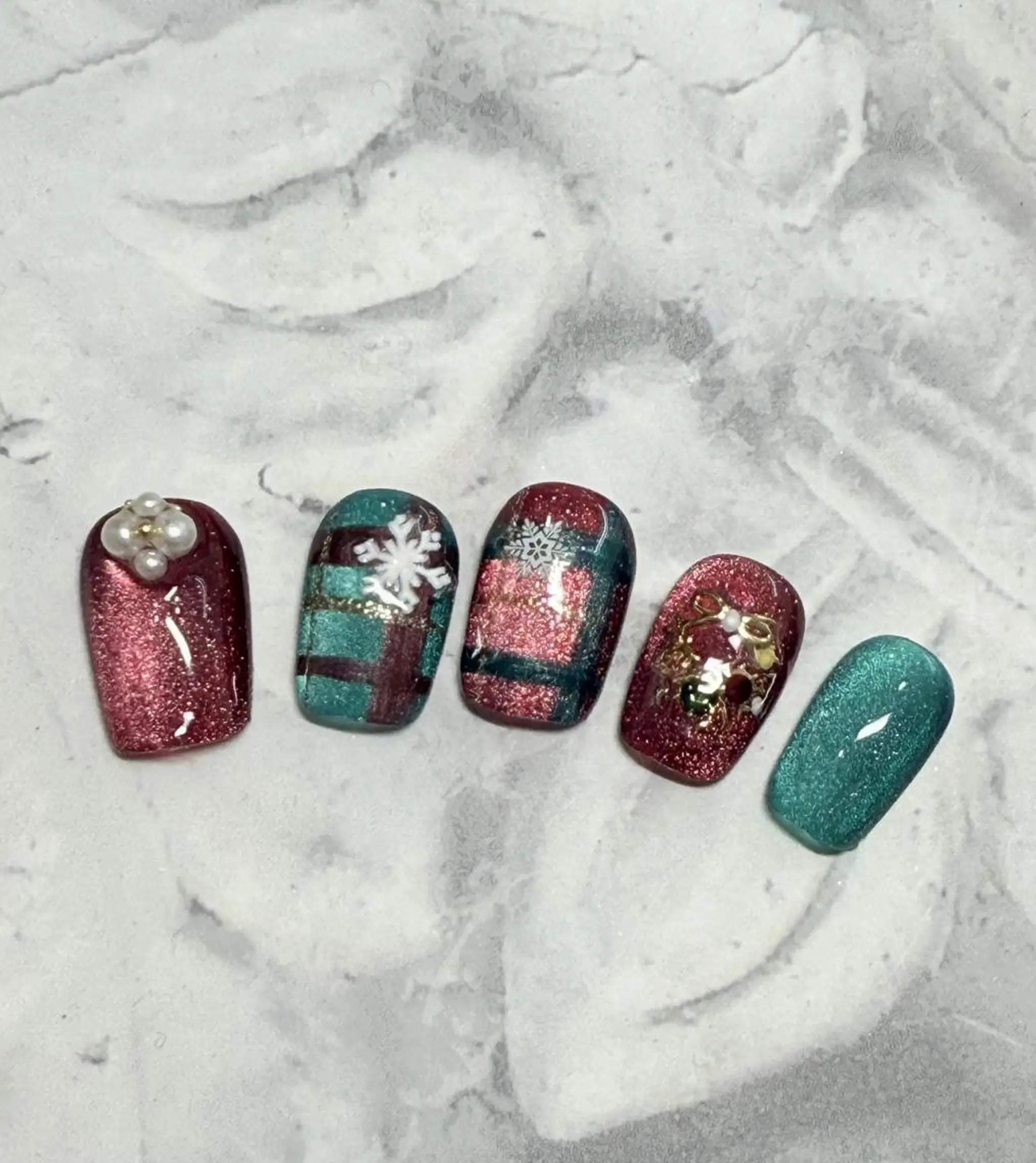 ネイル 冬ネイル クリスマス AB マツエクネイルサロンのネイルデザイン