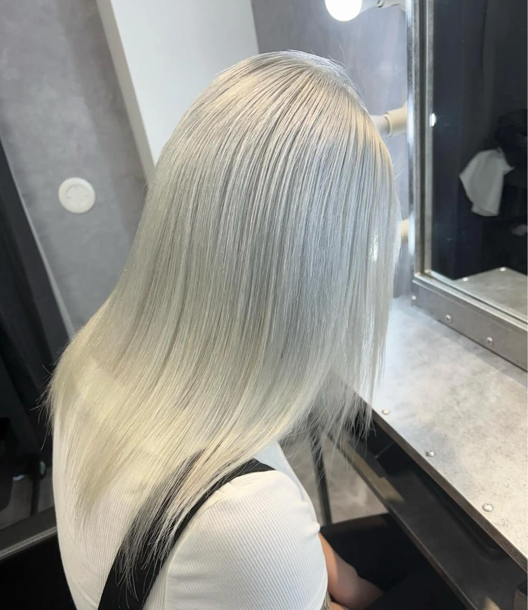 セミロング カラー mimiiy梅田 中崎町ハイトーンのヘアスタイル