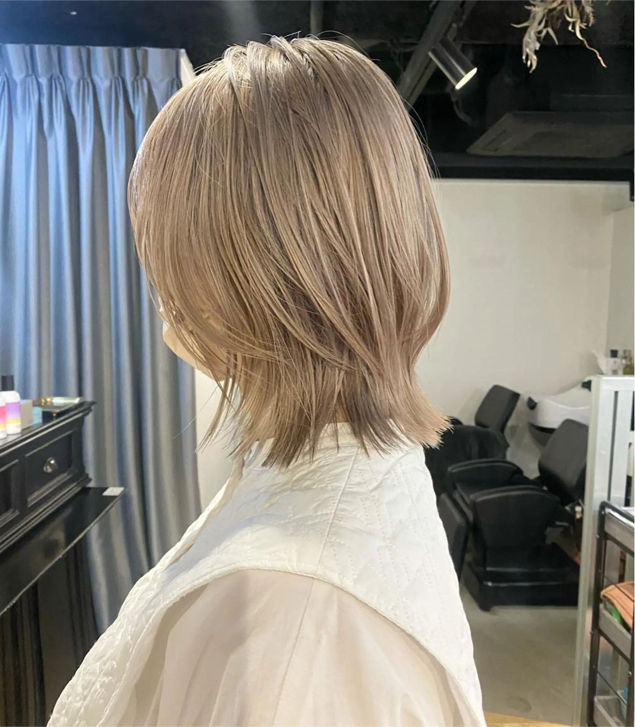 ショート カラー ヘアアレンジ ベージュカラー ブリーチ ホワイトベージュ GIVET (ジヴェ)所属・撮影モデル募集 🦋soemikaのヘアスタイル