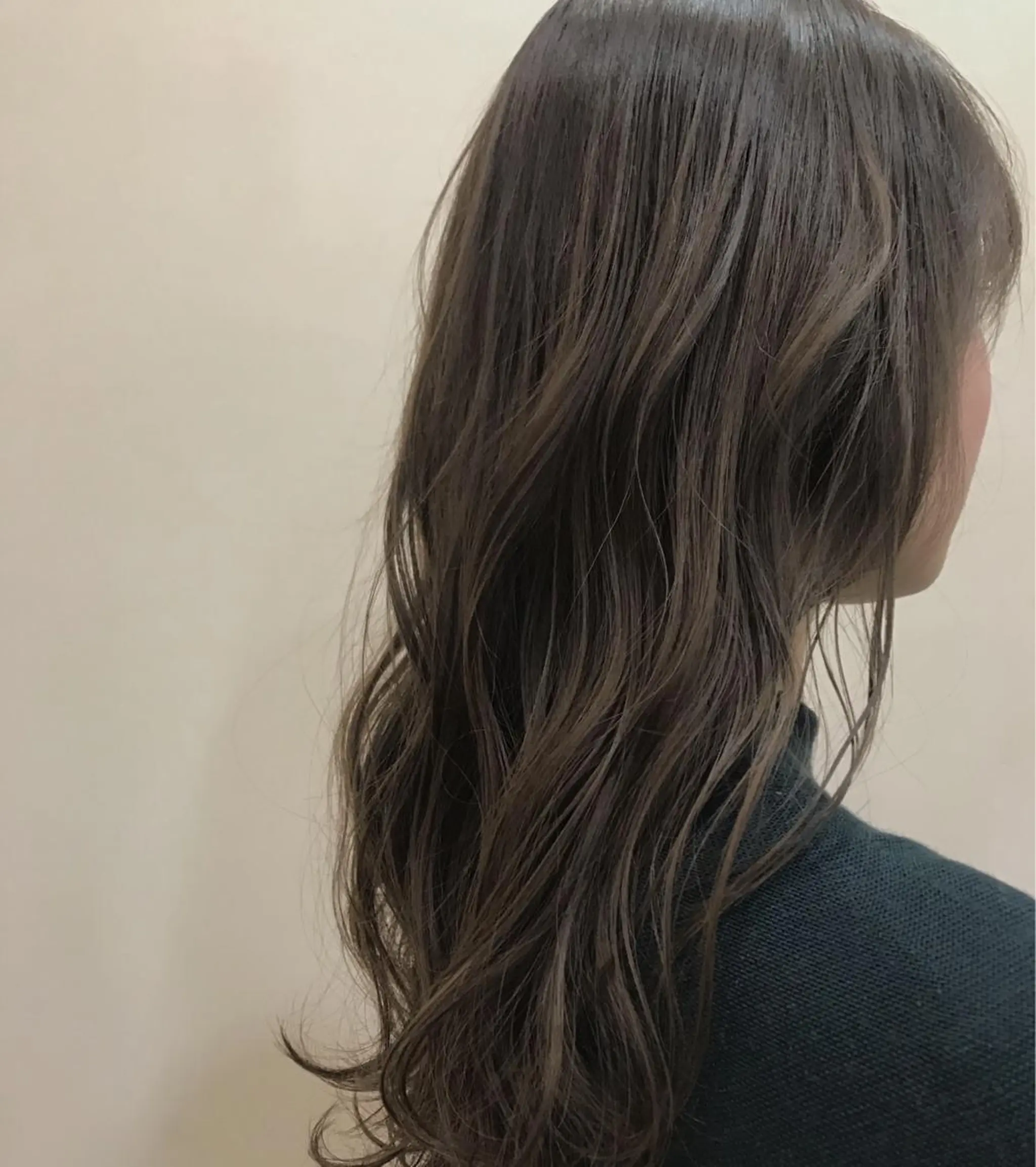 カラー グレージュ ミルクティーグレージュ 鈴木 啓介のヘアスタイル