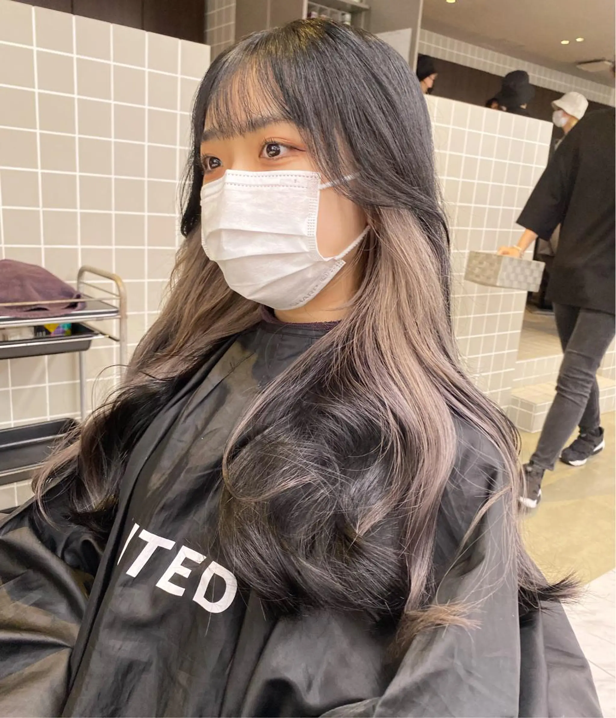 セミロング カラー イヤリングカラー グレージュ ヘアカラー トリートメント ヘアセット 韓国/トレンド レイヤー【101】のヘアスタイル