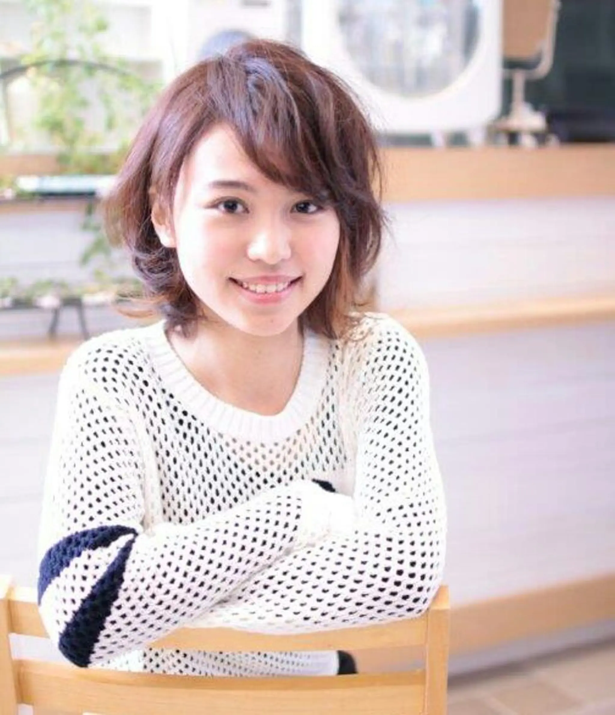 カラー ミディアム カット 岩出 俊のヘアスタイル