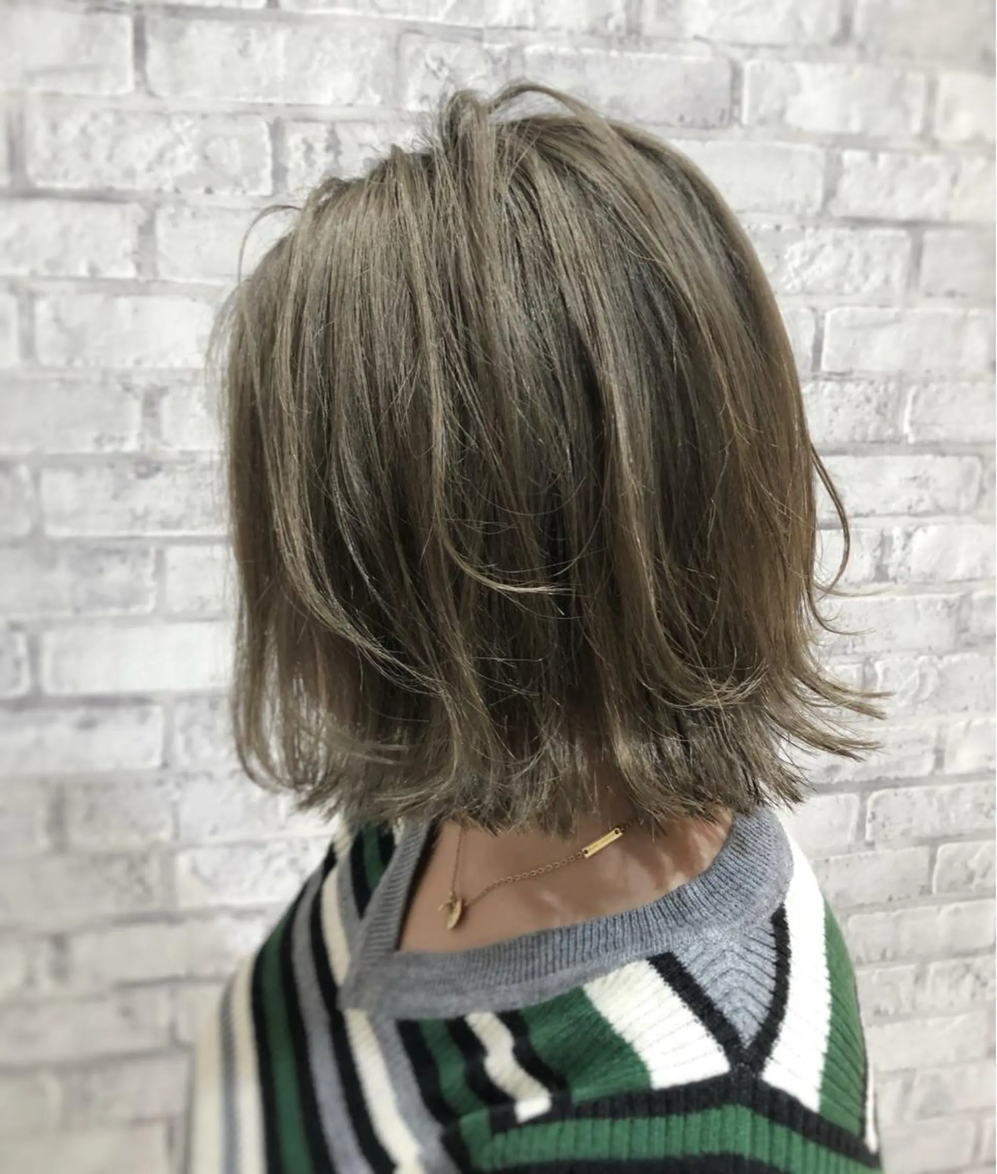 ショート カラー ヘアアレンジ ハイライトカラー ボブ ハイライト 外ハネヘア カット ヘアカラー トリートメント 秋山 幸太のヘアスタイル