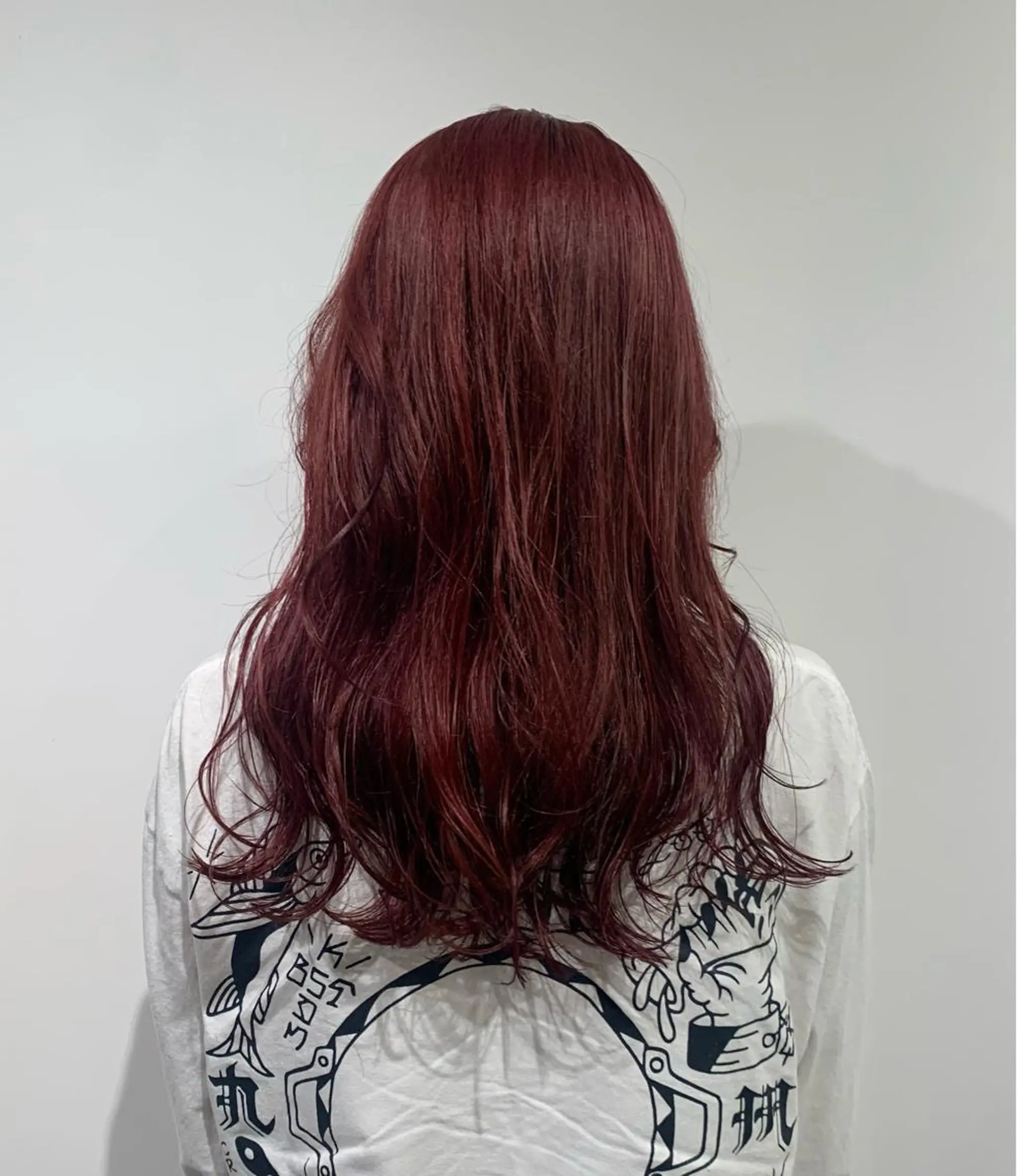 ロング カラー レッドカラー ヘアカラー トリートメント ツヤカラー🤍 ARISAのヘアスタイル