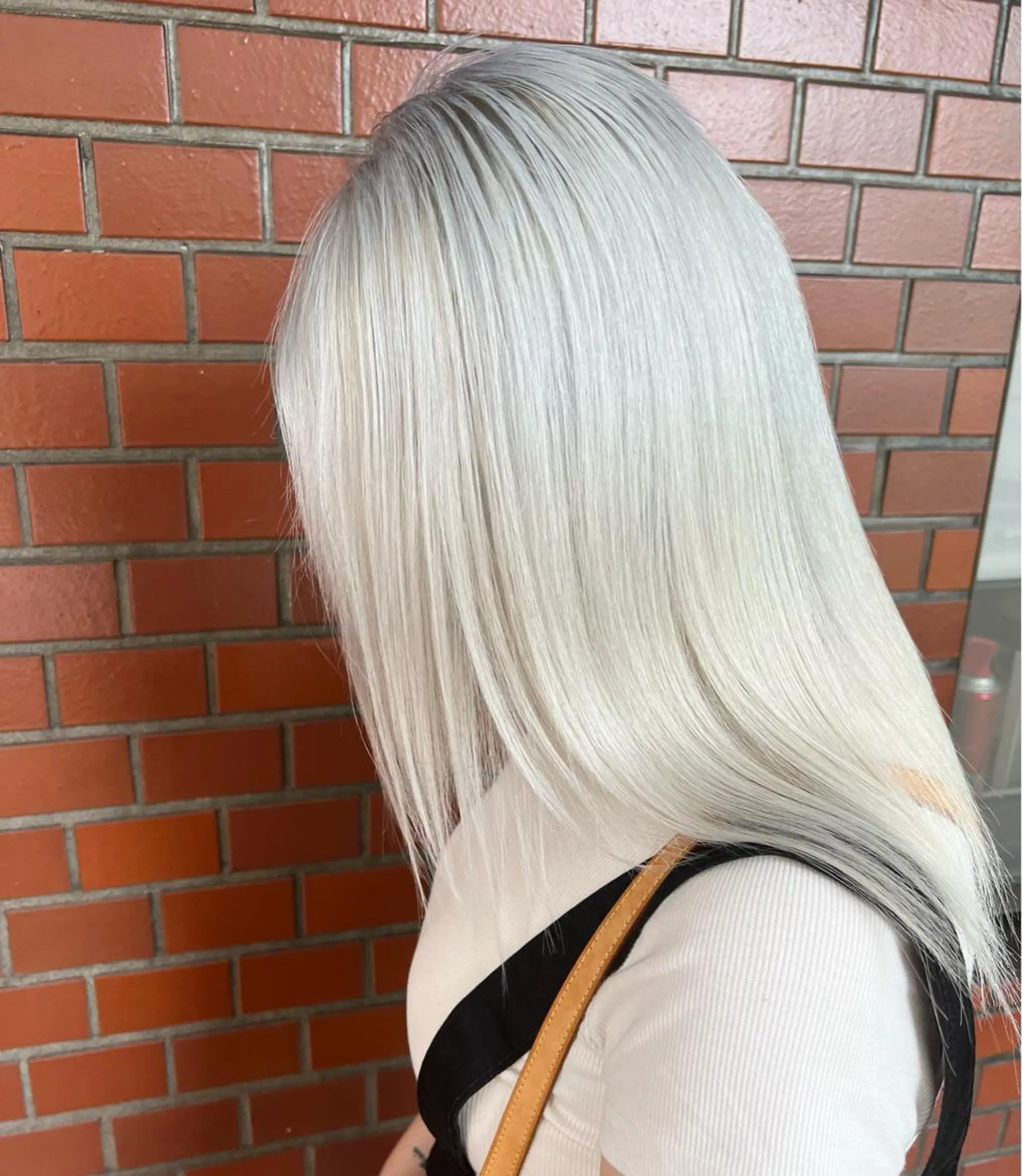 セミロング カラー mimiiy梅田 中崎町ハイトーンのヘアスタイル