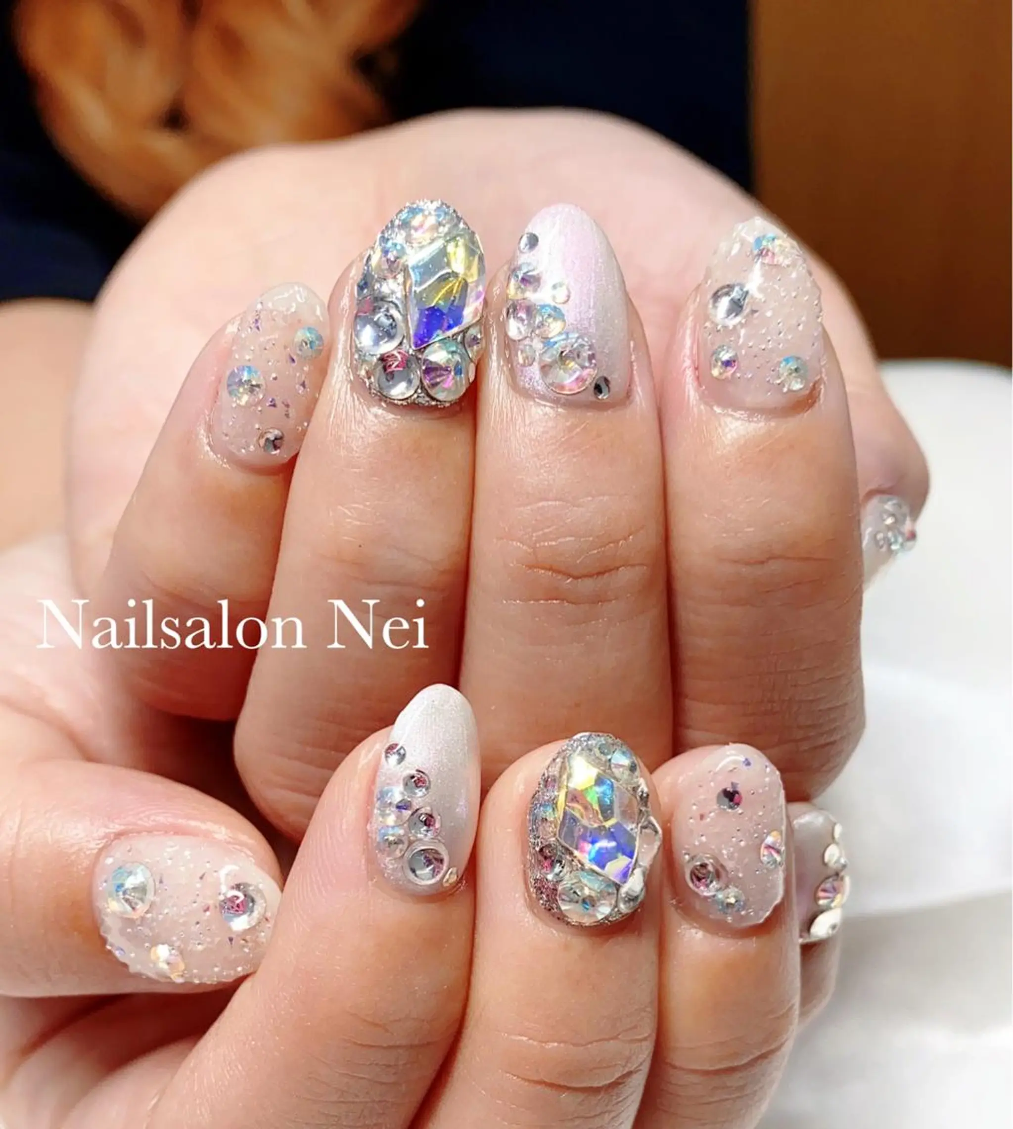 ネイル ストーンネイル Nailsalon Ｒ《喜多見3分》のネイルデザイン