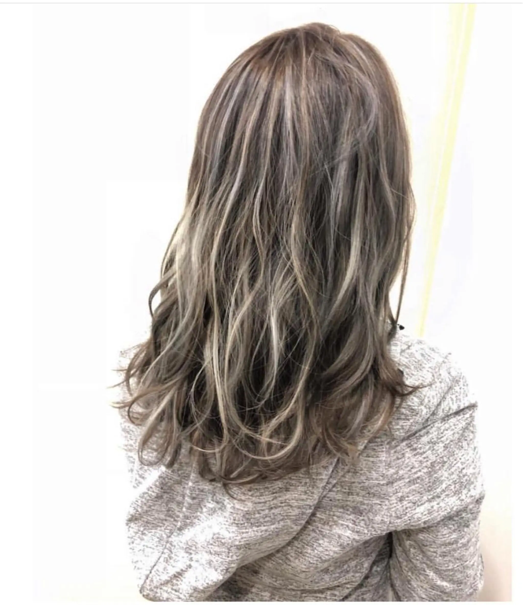 セミロング カラー パーマ ヘアアレンジ メンズ キッズ ネイル マツエク・マツパ 酸性ストレート 髪質改善大槻勇樹のヘアスタイル